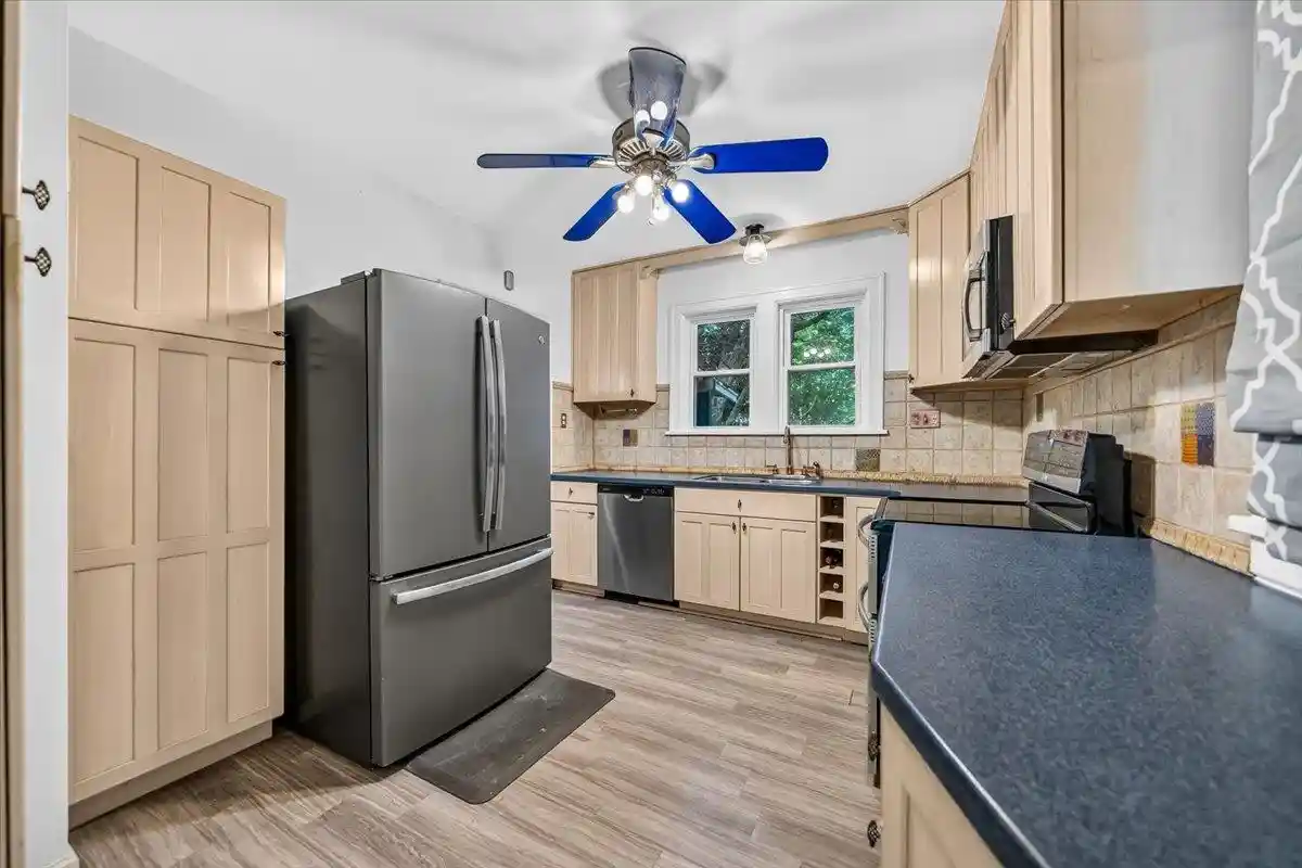 Photo 3 of Single family home for sale at 1947 Peabody Ave, Memphis, TN 38104 | MLS# 10227109 | Listing updated on 2026-08-10