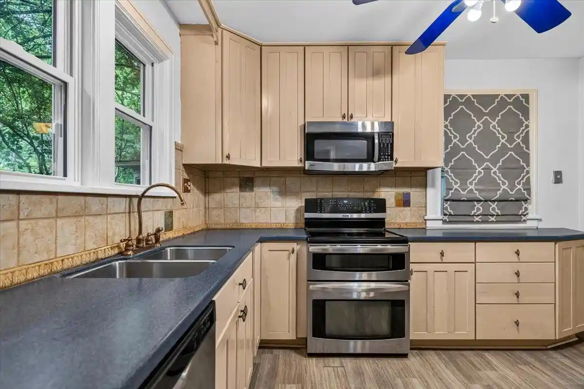 Photo 4 of Single family home for sale at 1947 Peabody Ave, Memphis, TN 38104 | MLS# 10227109 | Listing updated on 2026-08-10
