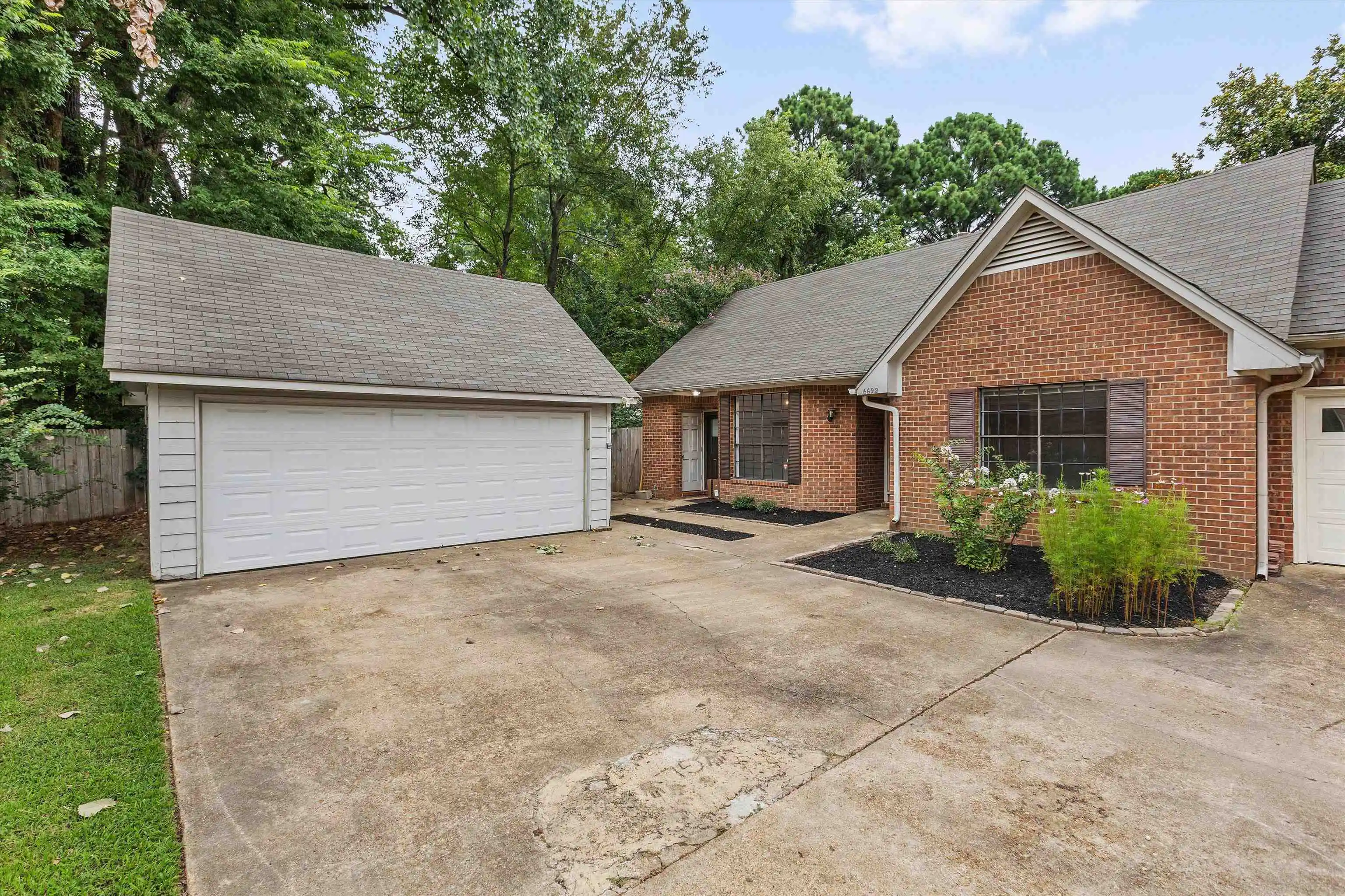 Photo 1 of Sale Pending at 6692 Millers Pond Cir, Memphis, TN 38119 | MLS# 10227125 | Listing updated on 2026-08-06