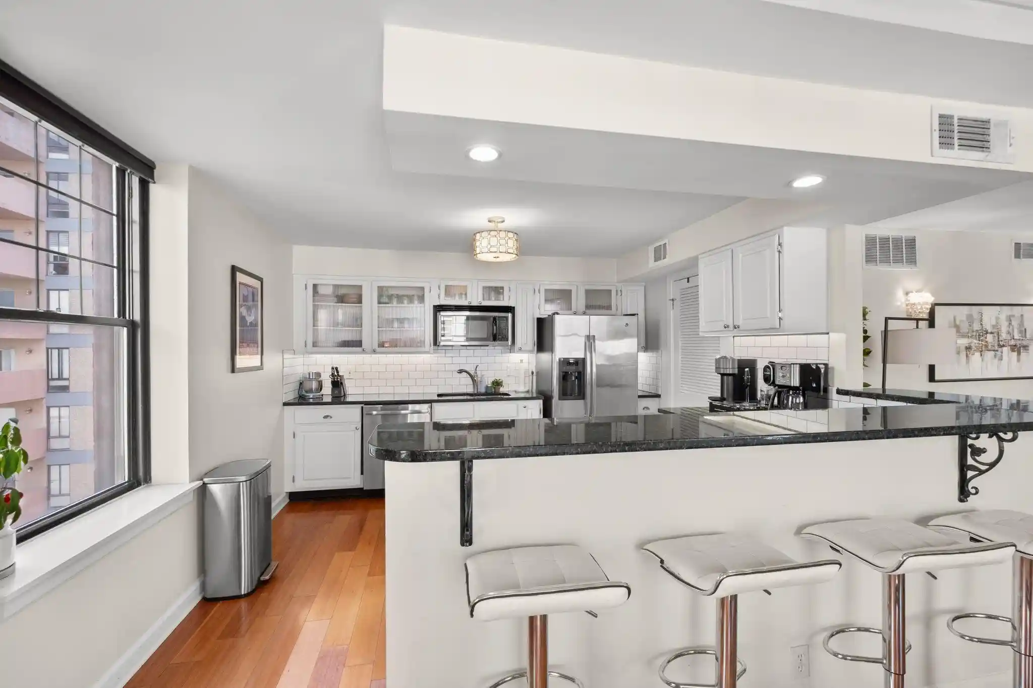 Listing Photo 2 - Condo for sale in Claridge House Condominiums located at 109 N Main St, Memphis, TN 38103 - Unit #1602