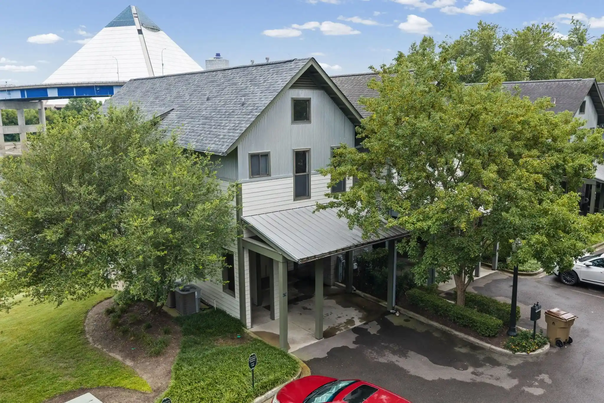 Photo 3 of Sale Pending at 676 Marina Cottage Dr, Memphis, TN 38103 | MLS# 10227137 | Listing updated on 2026-09-02