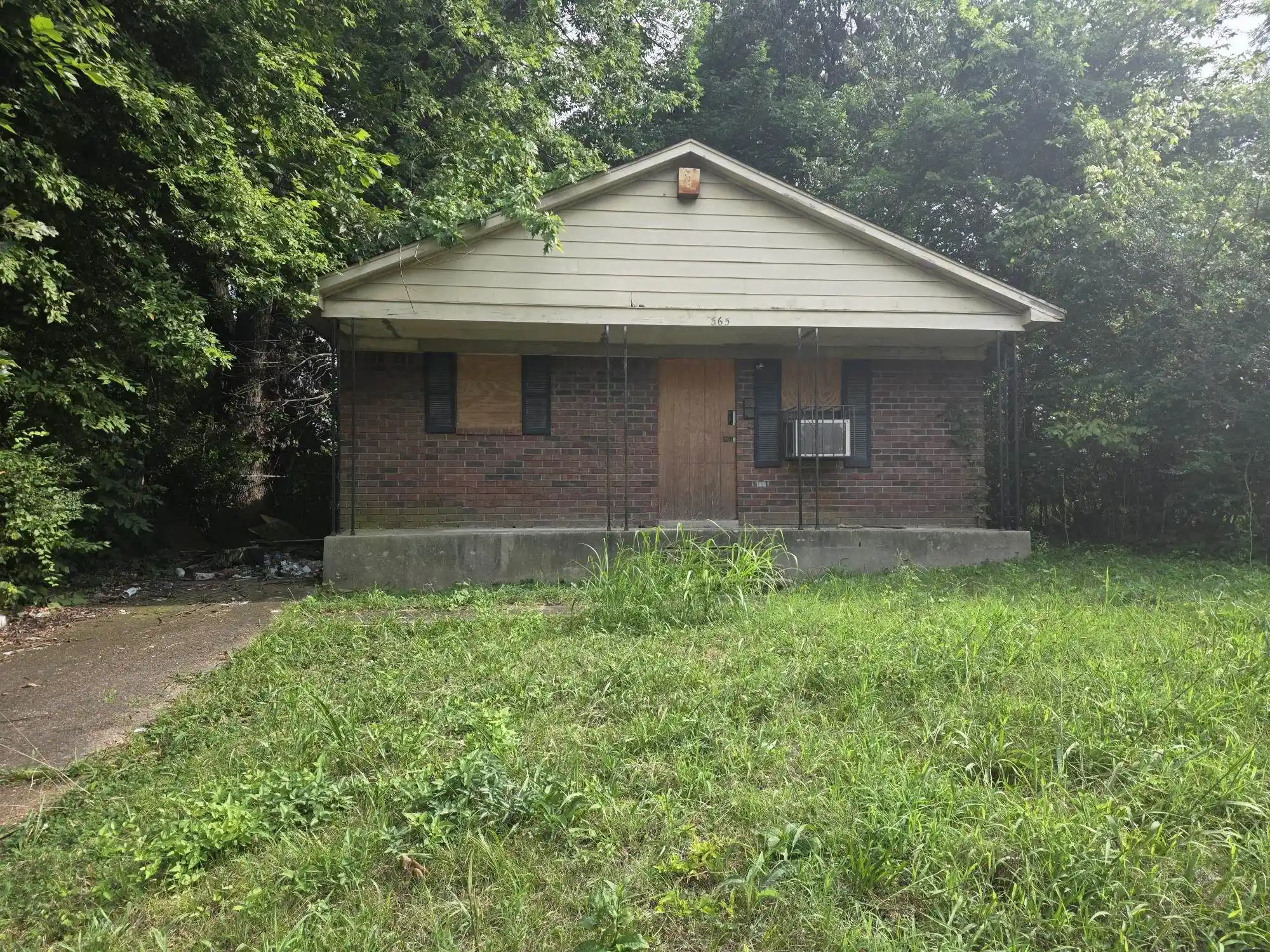 Photo 1 of Single family home for sale at 365 Richmond Ave, Memphis, TN 38106 | MLS# 10227164 | Listing updated on 2026-07-29