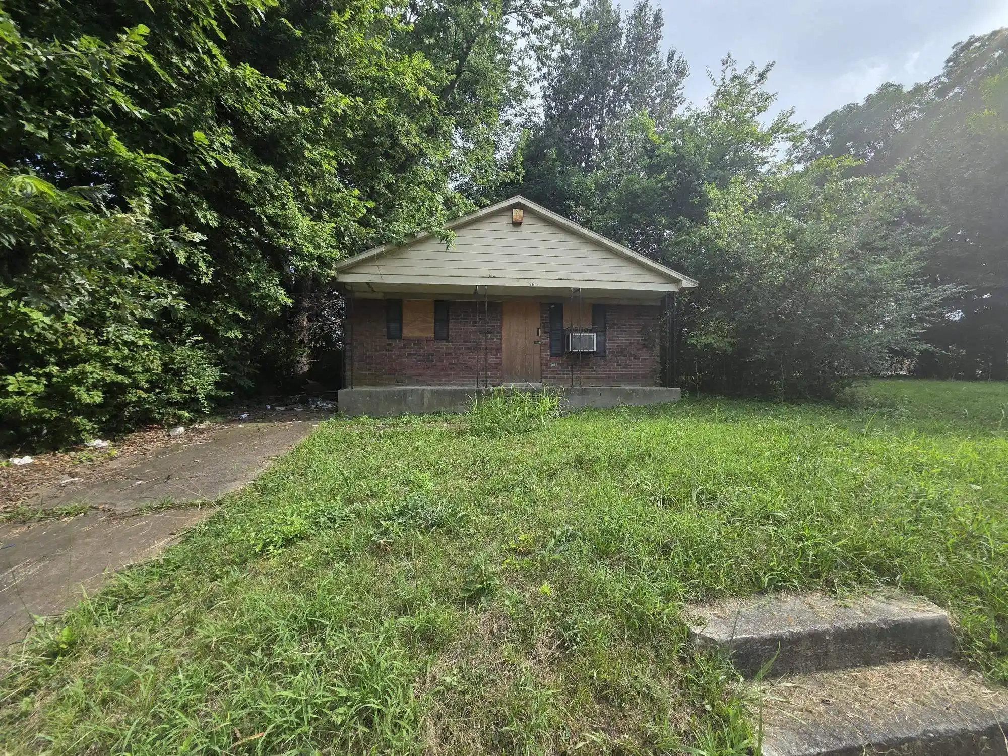 Photo 2 of Single family home for sale at 365 Richmond Ave, Memphis, TN 38106 | MLS# 10227164 | Listing updated on 2026-07-29