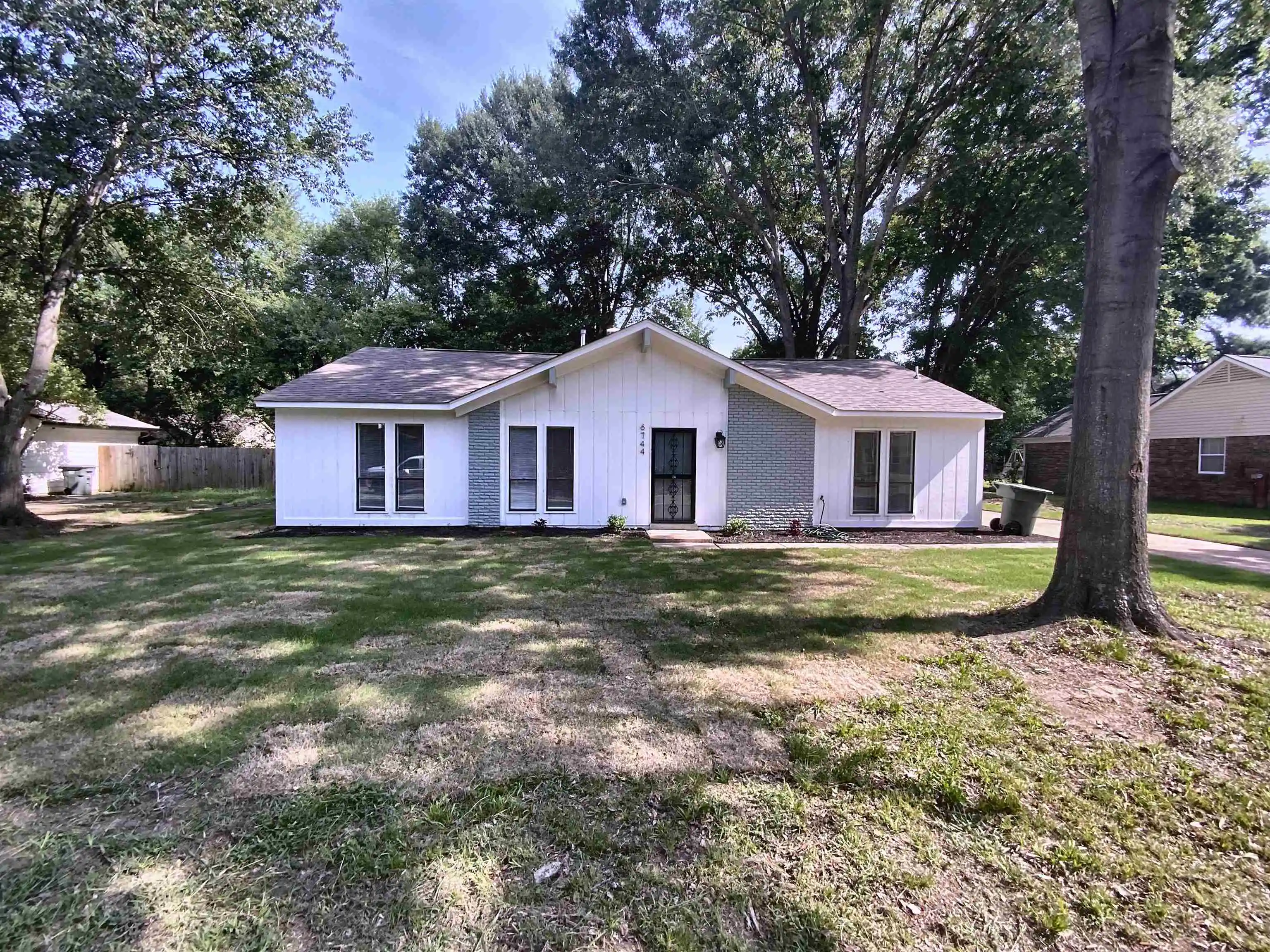 Photo 1 of Single family home for sale at 6744 Bainbridge Dr, Memphis, TN 38119 | MLS# 10227179 | Listing updated on 2026-08-22