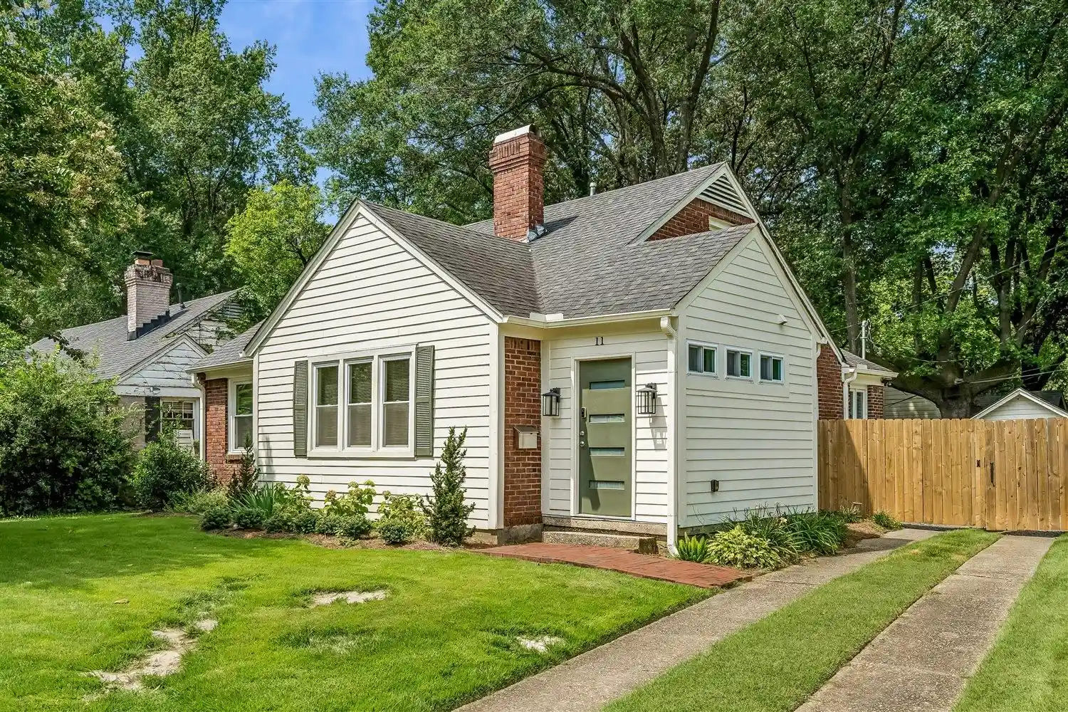 Photo 1 of Single family home for sale at 11 N Ashlawn Rd, Memphis, TN 38112 | MLS# 10227194 | Listing updated on 2026-09-13