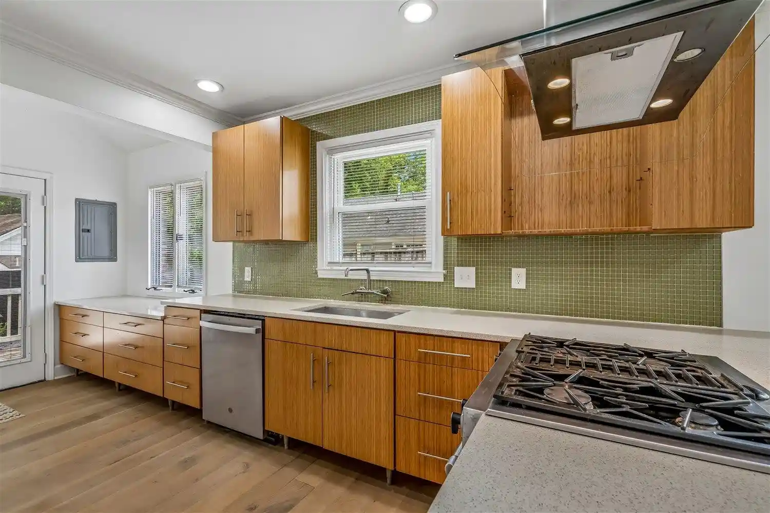 Photo 4 of Single family home for sale at 11 N Ashlawn Rd, Memphis, TN 38112 | MLS# 10227194 | Listing updated on 2026-09-13