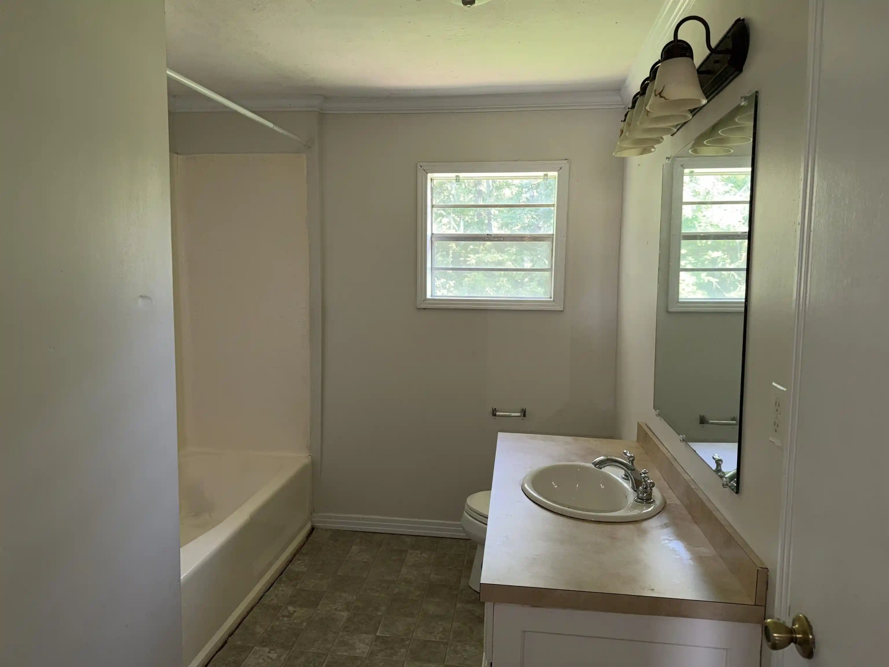 Photo 3 of Single family home for sale at 510 Riverside Dr, Savannah, TN 38372 | MLS# 10227195 | Listing updated on 2026-07-29