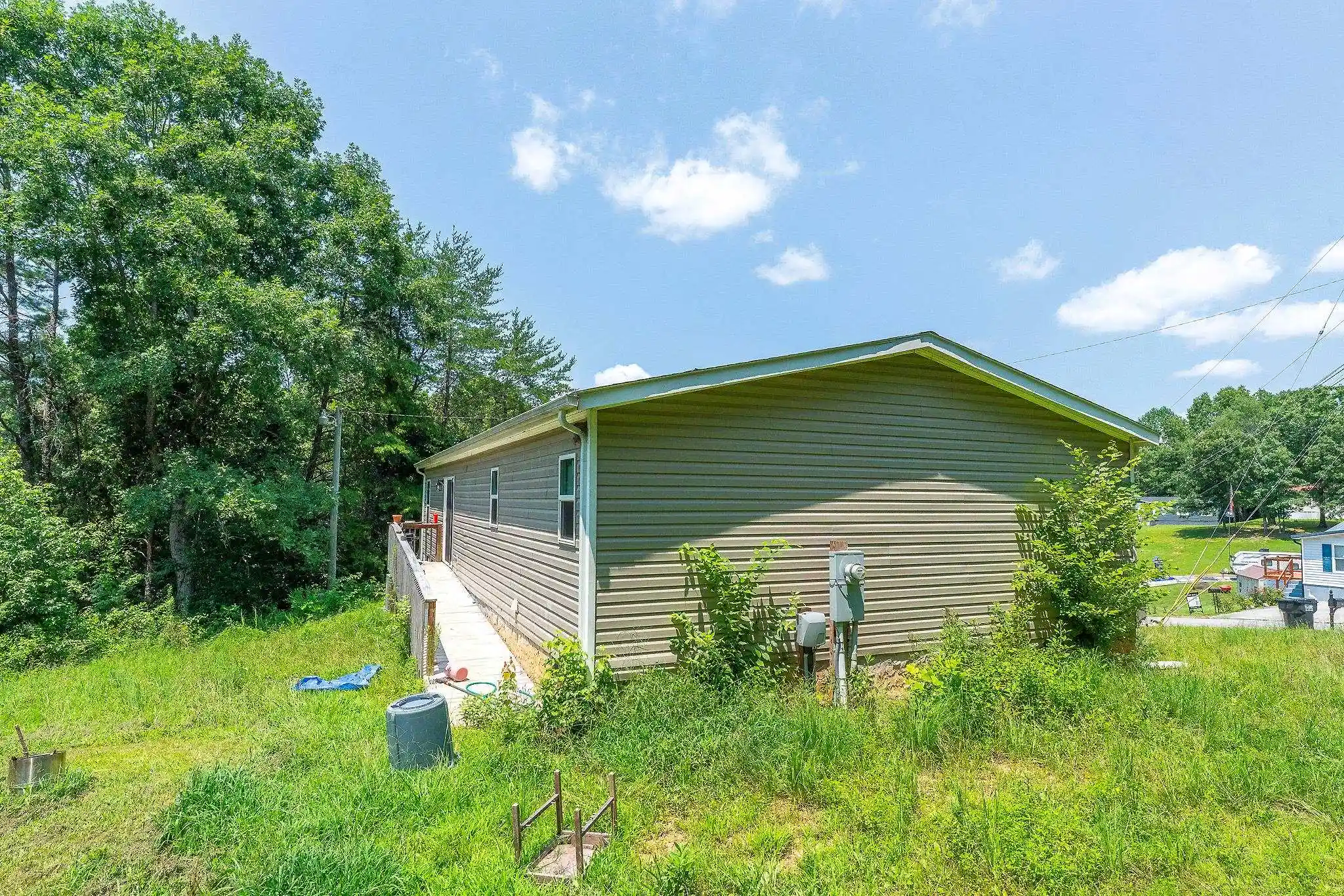Photo 2 of Sale Pending at 897 Ponderosa Dr, Soddy Daisy, TN 37379 | MLS# 10227220 | Listing updated on 2026-09-14
