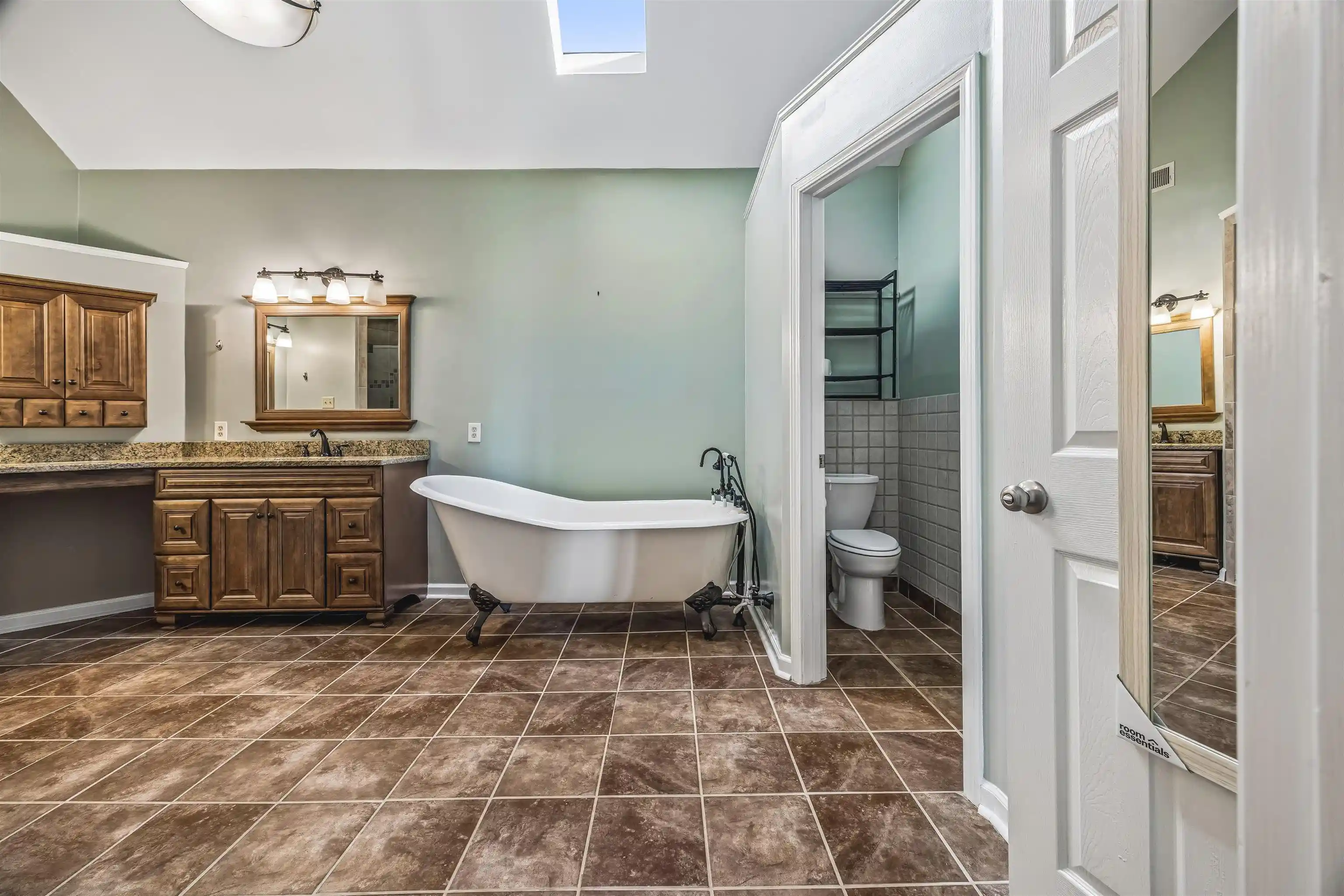 2nd image of 1928 Shepards Bush Dr, Germantown, TN 38139 | MLS# 10227227