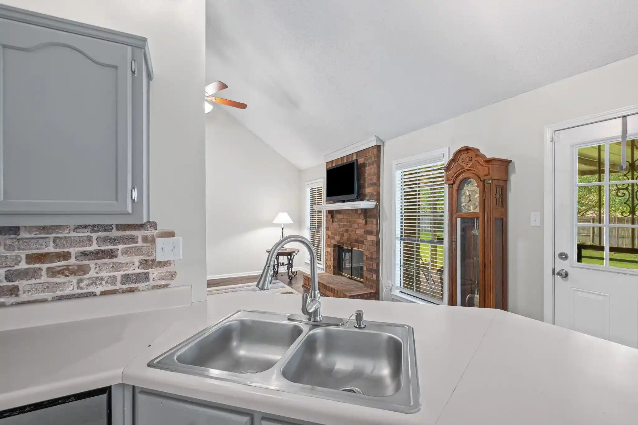 3rd image of 7947 Sandywood Ln, Bartlett, TN 38133 | MLS# 10227253