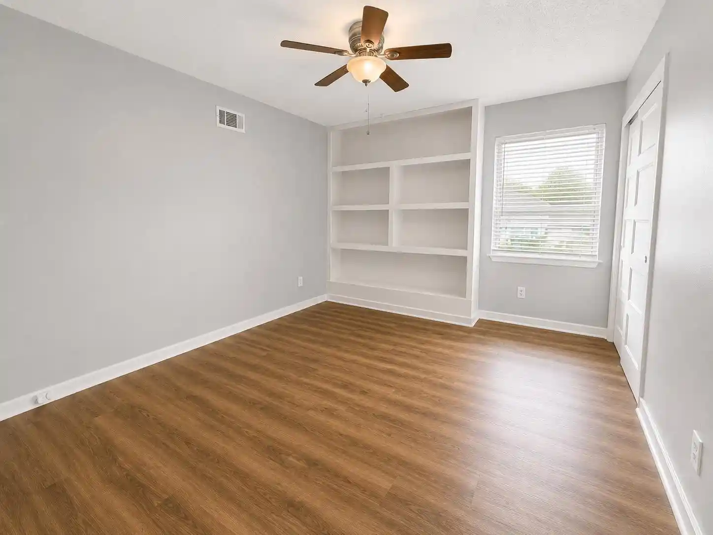 Photo 3 of Single family home for sale at 7139 Hillshire Dr, Memphis, TN 38133 | MLS# 10227259 | Listing updated on 2026-07-30