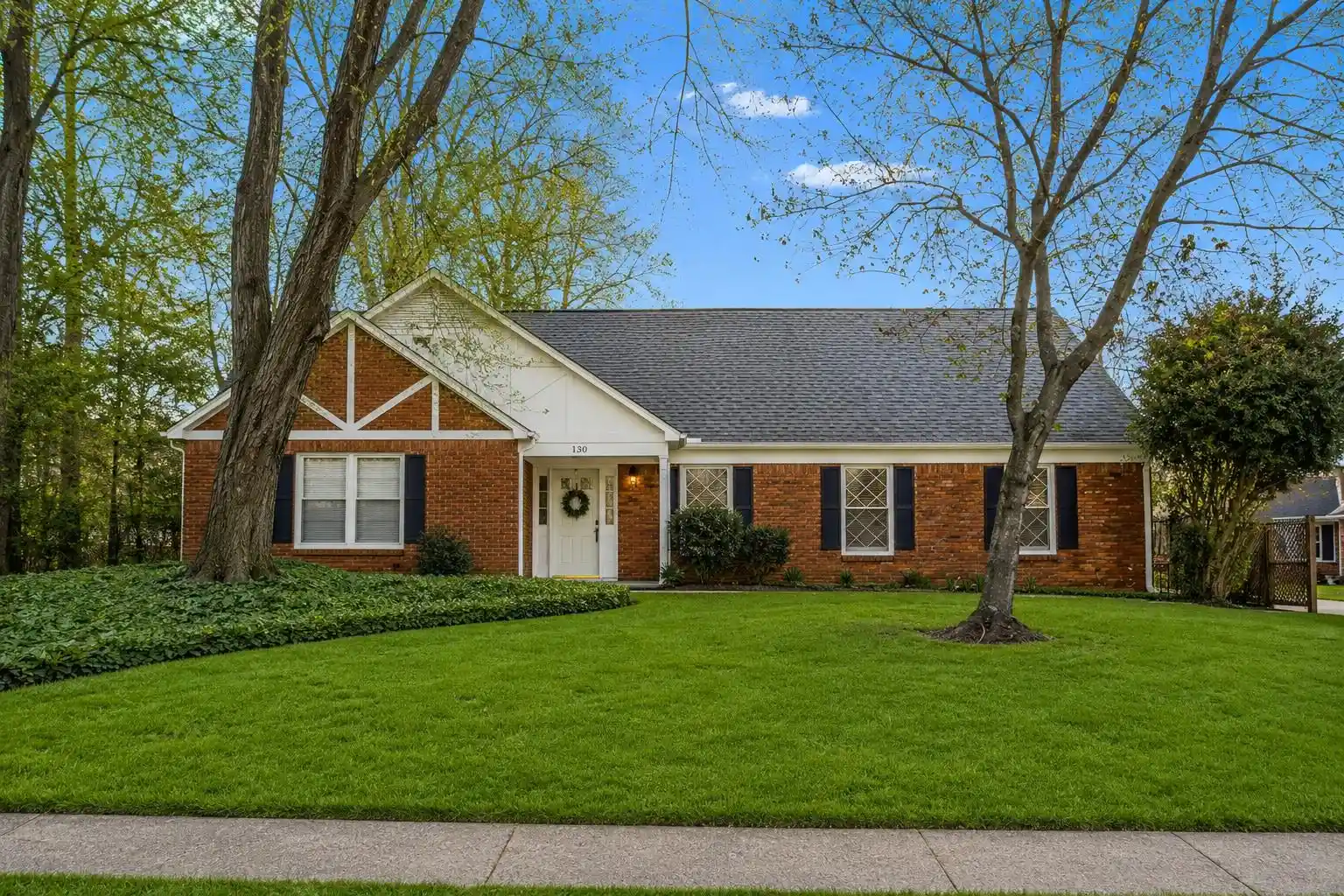 Photo 1 of Single family home for sale at 130 Greenbriar Dr, Memphis, TN 38117 | MLS# 10227261 | Listing updated on 2026-10-02
