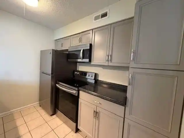 Photo 3 of Townhouse for sale at 6692 Whispering Oak Pl #2, Memphis, TN 38120 | MLS# 10227277 | Listing updated on 2026-09-11