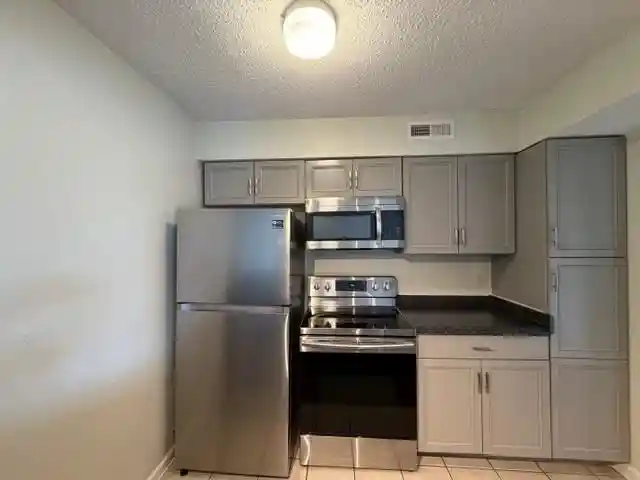 Photo 4 of Townhouse for sale at 6692 Whispering Oak Pl #2, Memphis, TN 38120 | MLS# 10227277 | Listing updated on 2026-09-11