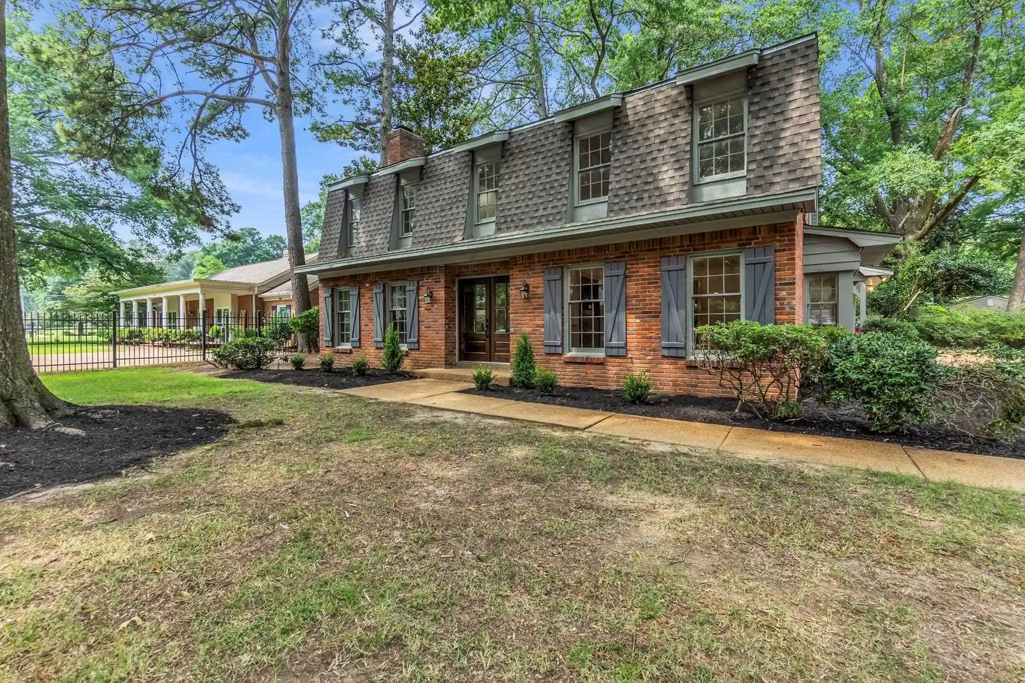 Photo 1 of Single family home for sale at 137 Perkins Ext, Memphis, TN 38117 | MLS# 10227492 | Listing updated on 2026-08-29