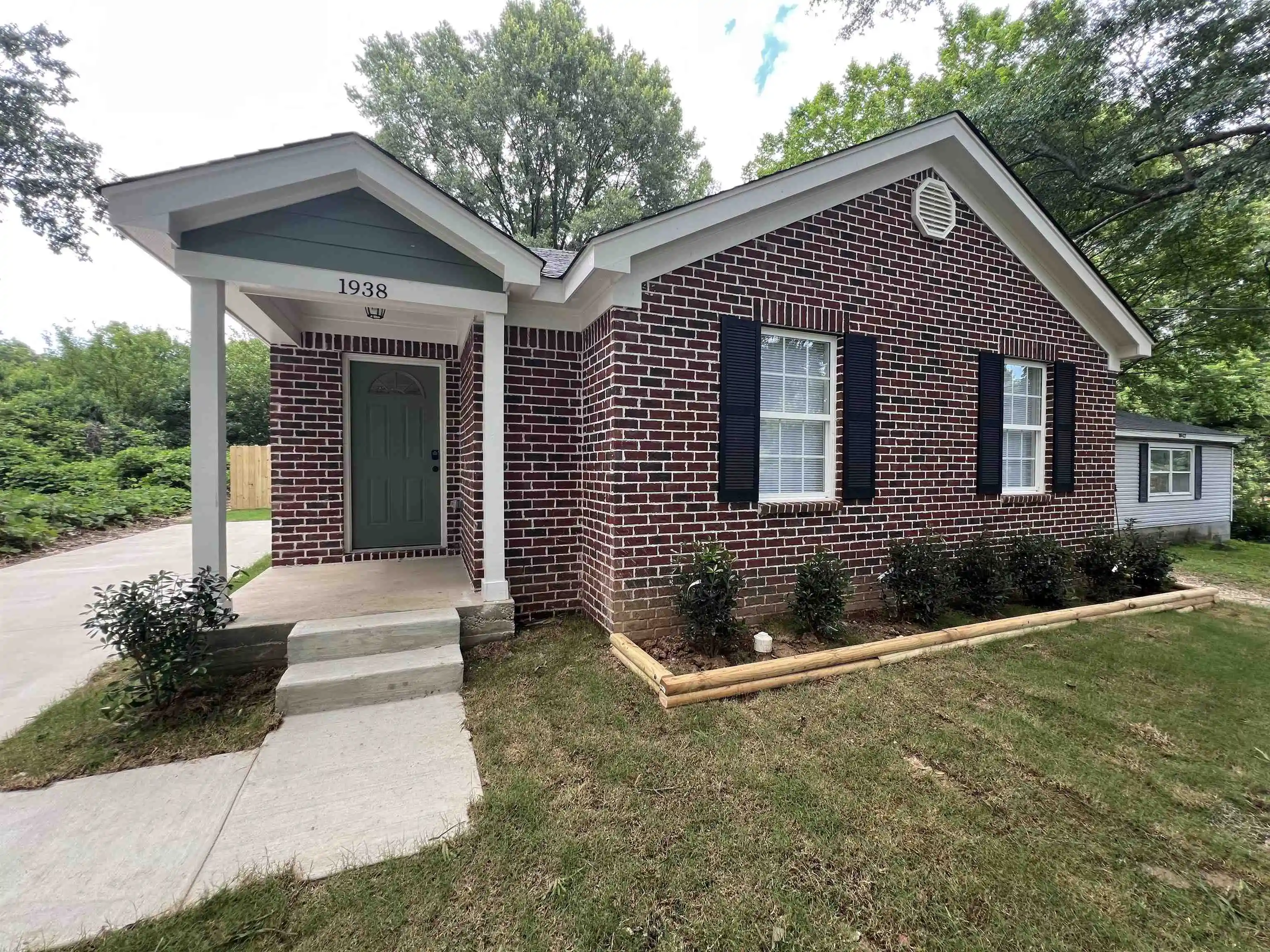 Photo 1 of Sale Pending at 1938 The Oaks Ave, Memphis, TN 38127 | MLS# 10227518 | Listing updated on 2026-08-04