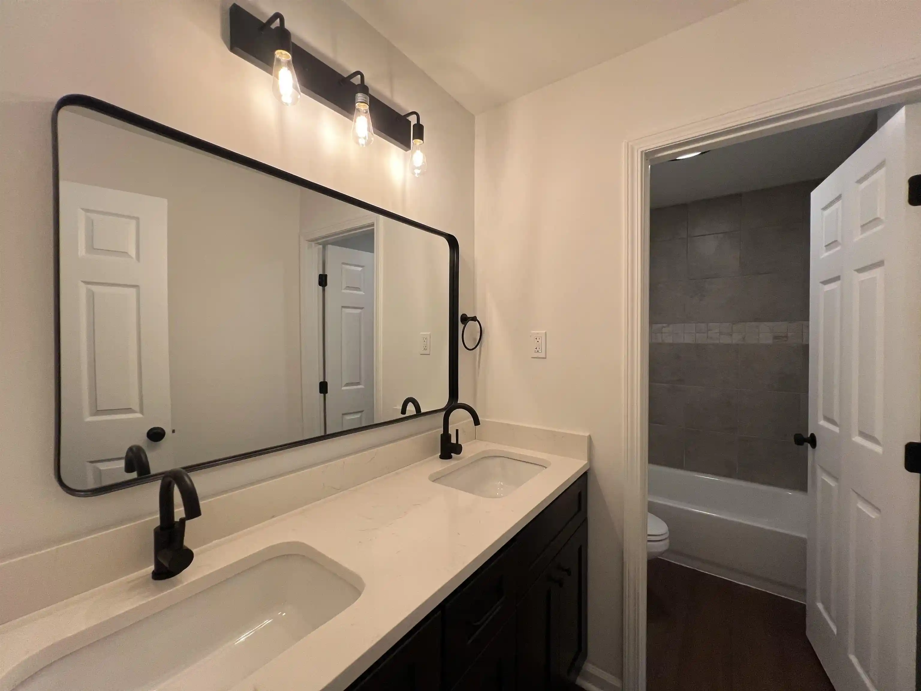Photo 3 of Sale Pending at 1938 The Oaks Ave, Memphis, TN 38127 | MLS# 10227518 | Listing updated on 2026-08-04