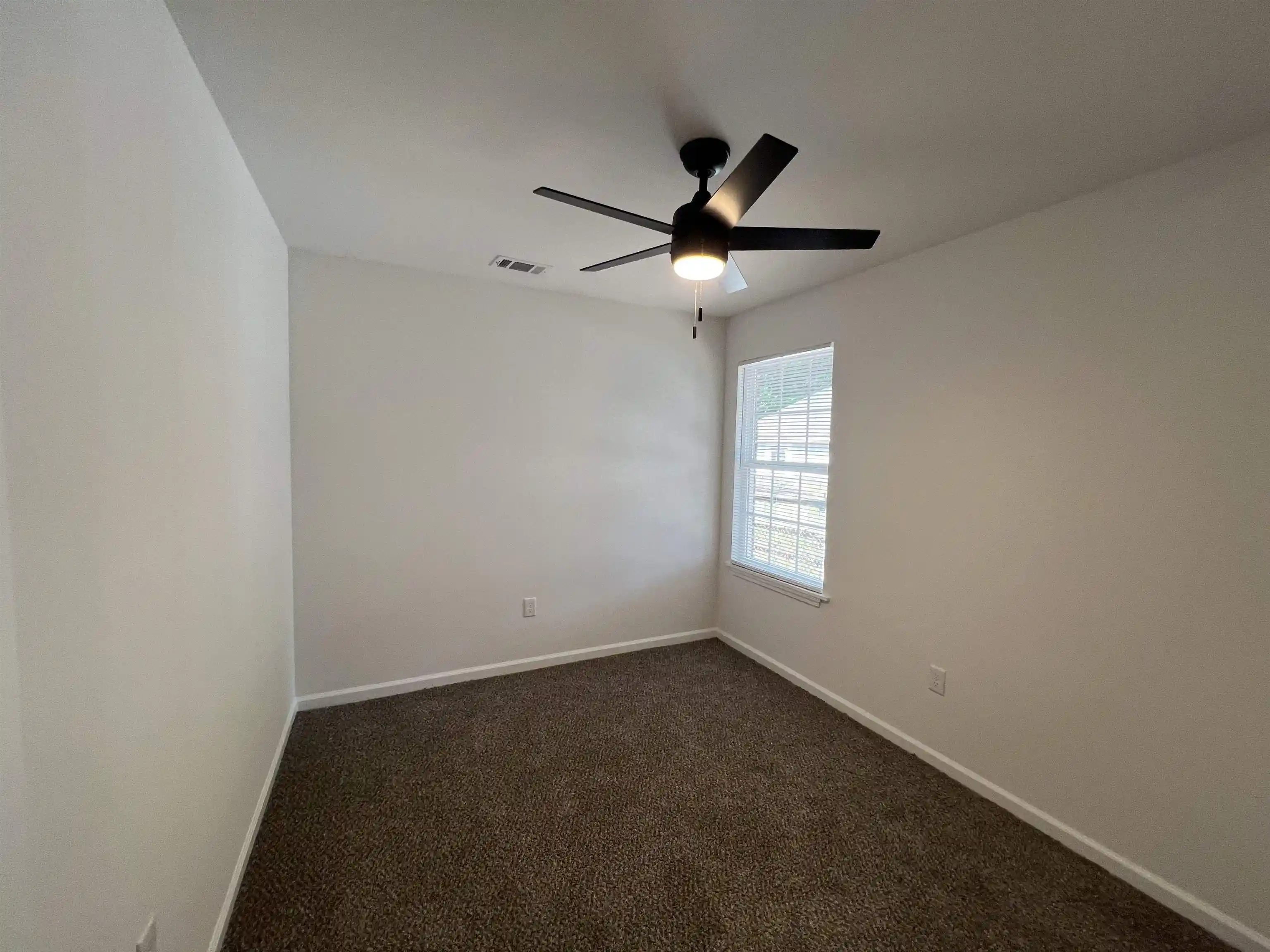 Photo 3 of Sale Pending at 1938 The Oaks Ave, Memphis, TN 38127 | MLS# 10227518 | Listing updated on 2026-08-04