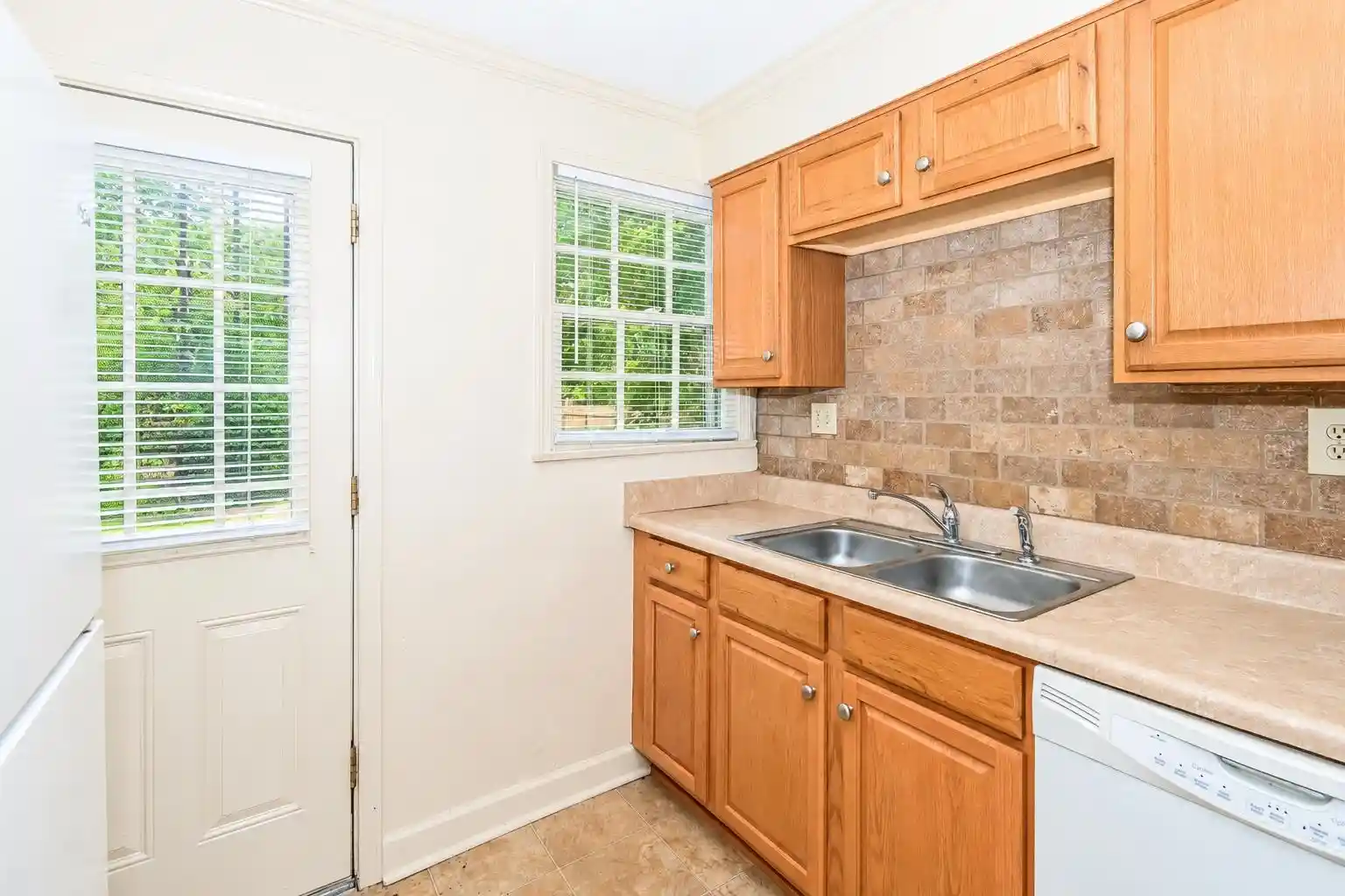 Photo 4 of Townhouse for sale at 59 W Lafayette Cir, Memphis, TN 38111 | MLS# 10227557 | Listing updated on 2026-08-18