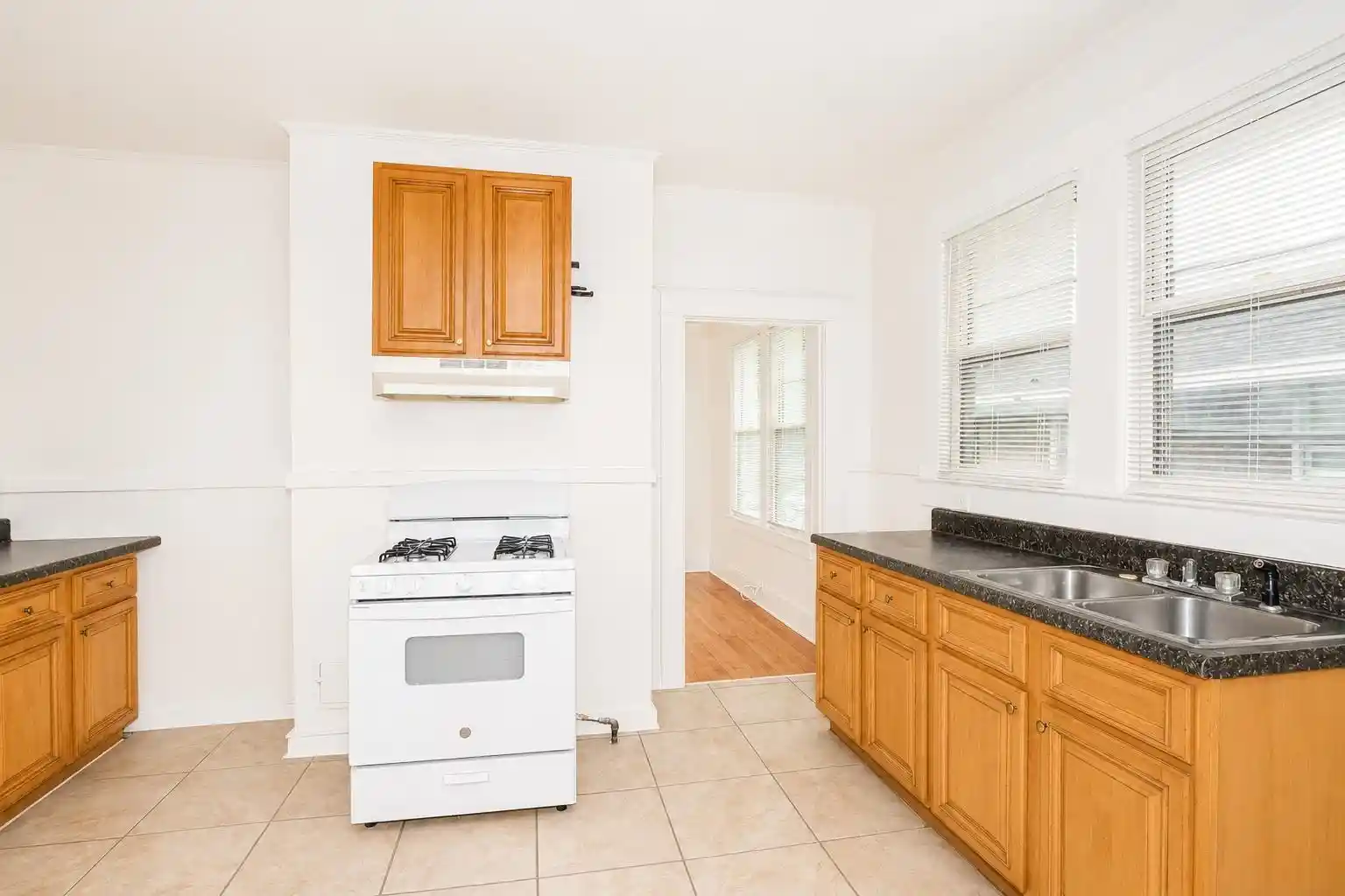Photo 4 of Townhouse for sale at 941 Galloway Ave, Memphis, TN 38105 | MLS# 10227566 | Listing updated on 2026-09-22