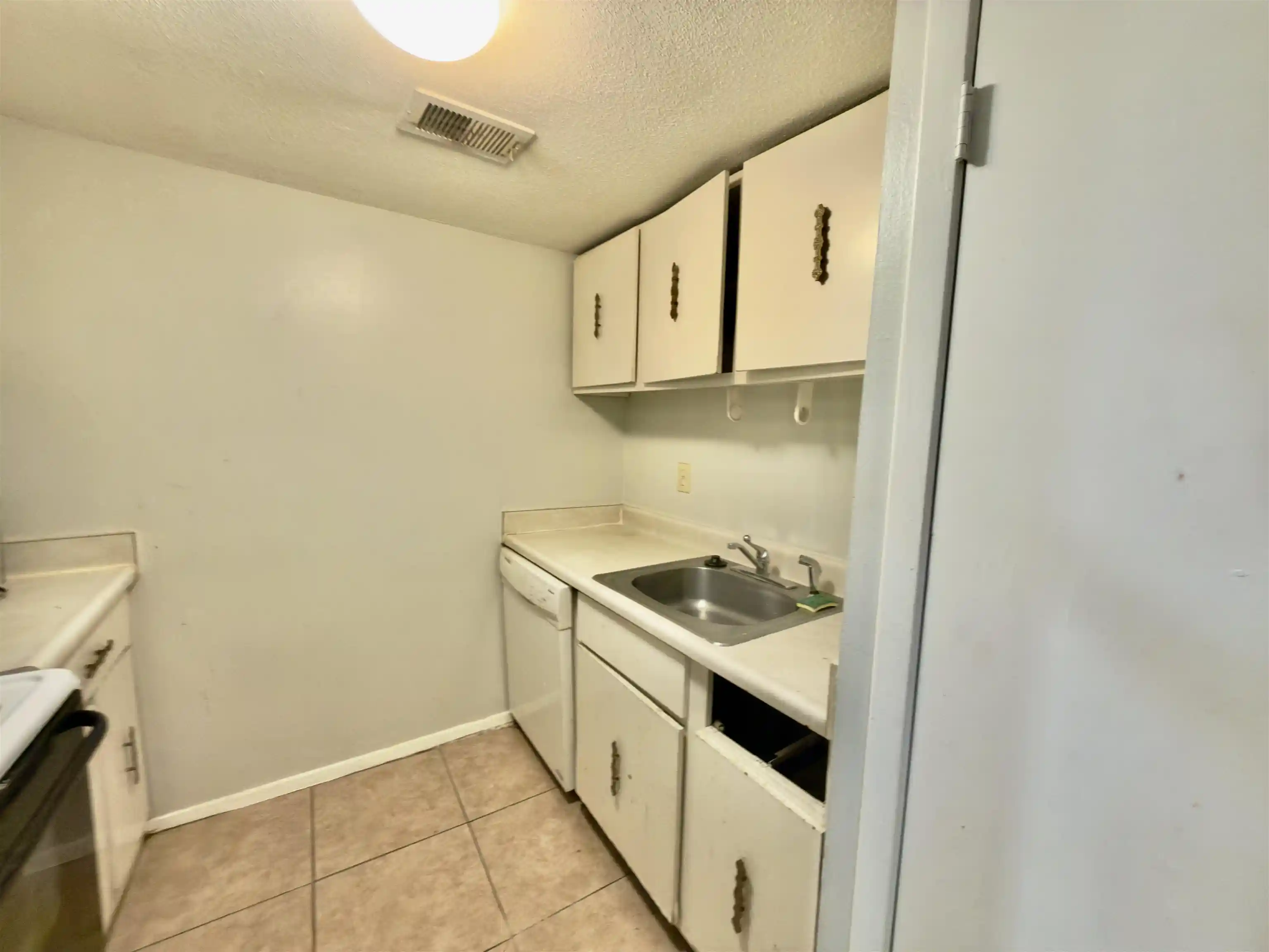 2nd image of 635 Patterson St, Memphis, TN 38111