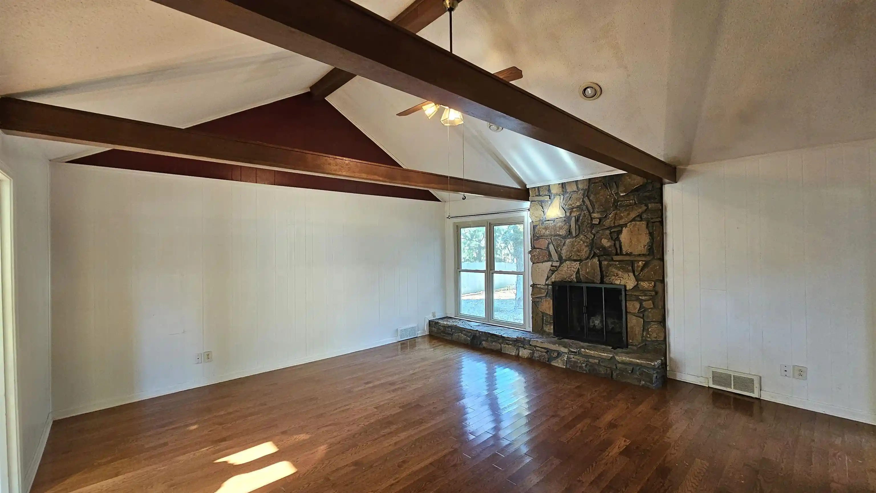 Photo 2 of Single family home for sale at 1411 Poplar Ridge Dr, Memphis, TN 38120 | MLS# 10227575 | Listing updated on 2026-09-02