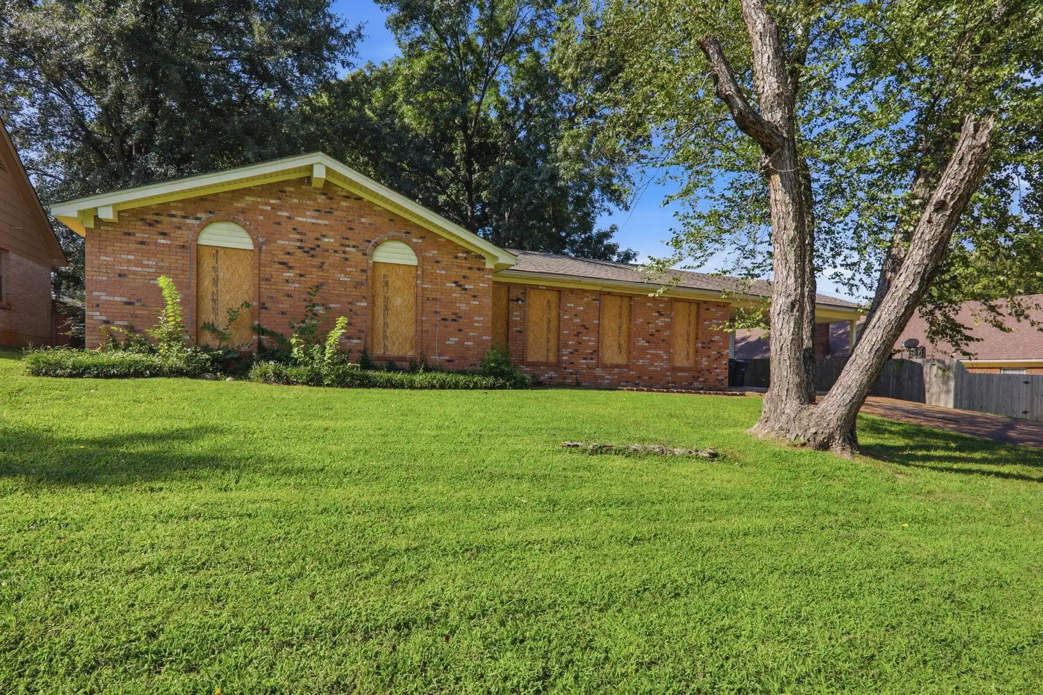 3rd image of 5697 Tulip Tree Dr, Memphis, TN 38115 | MLS# 10227612