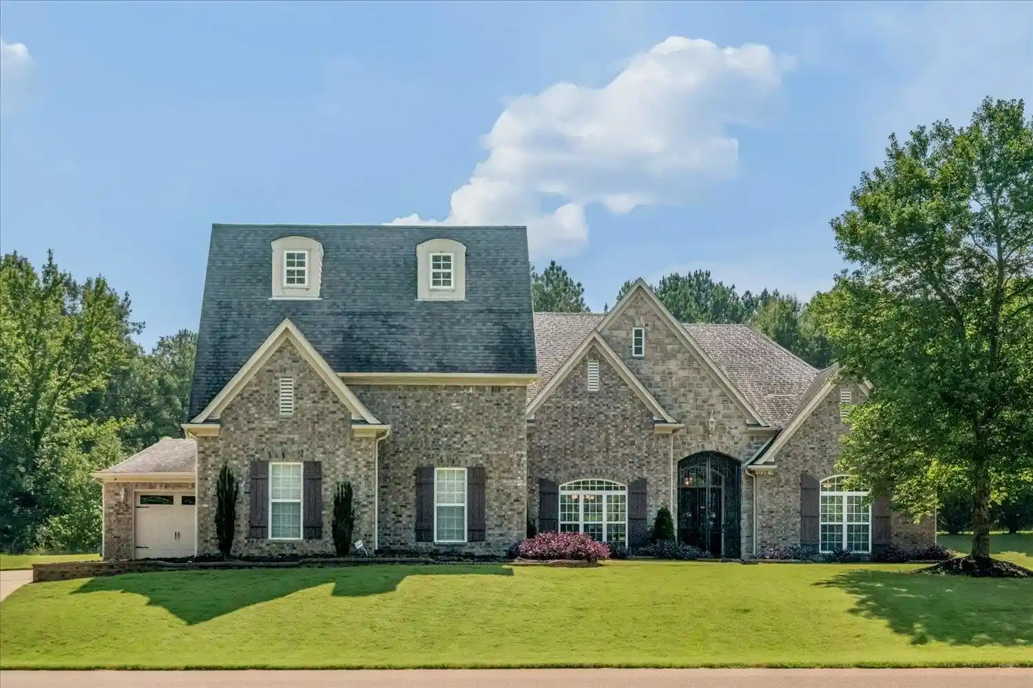 Photo 1 of Sale Pending at 5168 Royston Ln, Memphis, TN 38125 | MLS# 10227627 | Listing updated on 2026-08-25