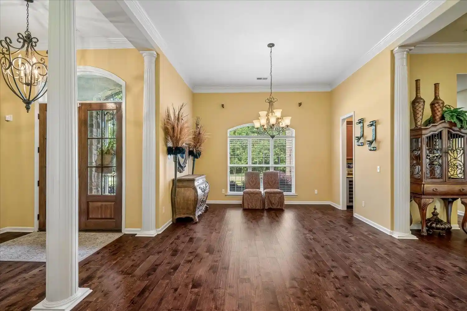 Photo 2 of Sale Pending at 5168 Royston Ln, Memphis, TN 38125 | MLS# 10227627 | Listing updated on 2026-08-25