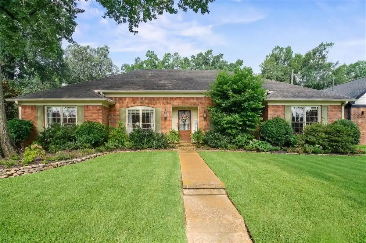 Photo 1 of Sale Pending at 811 Eaton St, Memphis, TN 38120 | MLS# 10227641 | Listing updated on 2026-09-14
