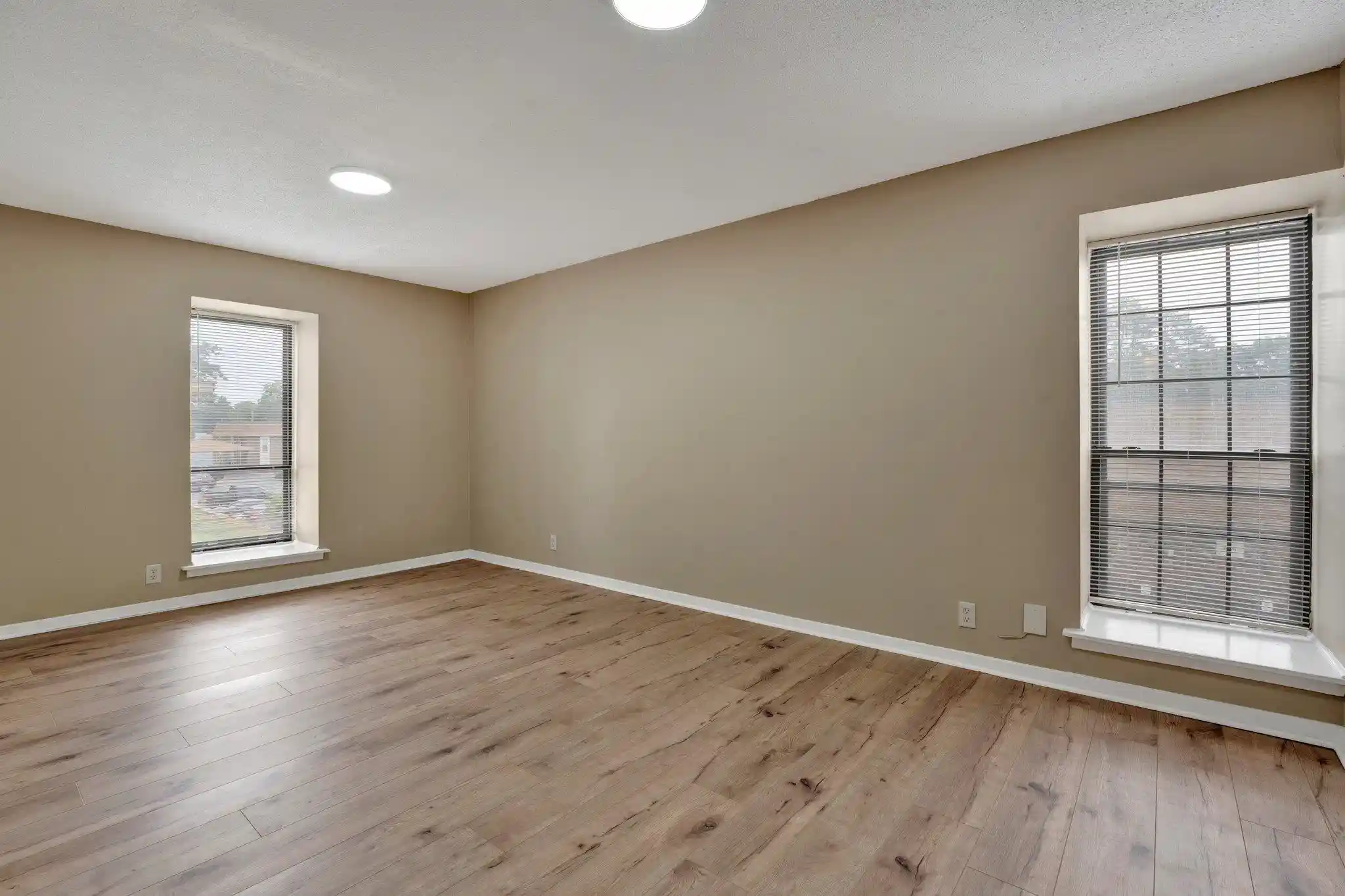 Photo 3 of Sale Pending at 6600 S Poplar Woods Cir #4, Germantown, TN 38138 | MLS# 10227654 | Listing updated on 2026-08-25