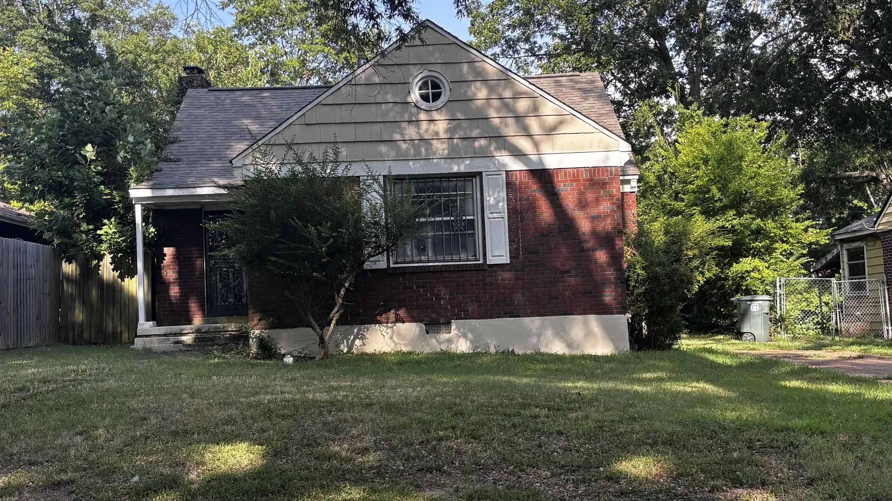 Photo 1 of Sale Pending at 1614 Shadowlawn Blvd, Memphis, TN 38106 | MLS# 10227657 | Listing updated on 2026-09-03