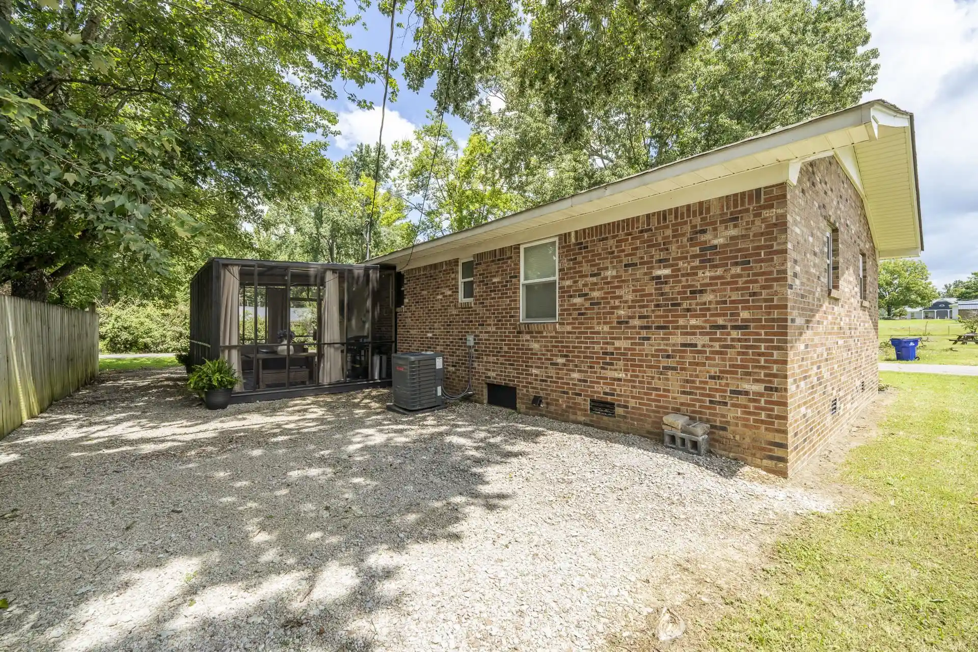3rd image of 110 Lake Cir, Savannah, TN 38372 | MLS# 10227670
