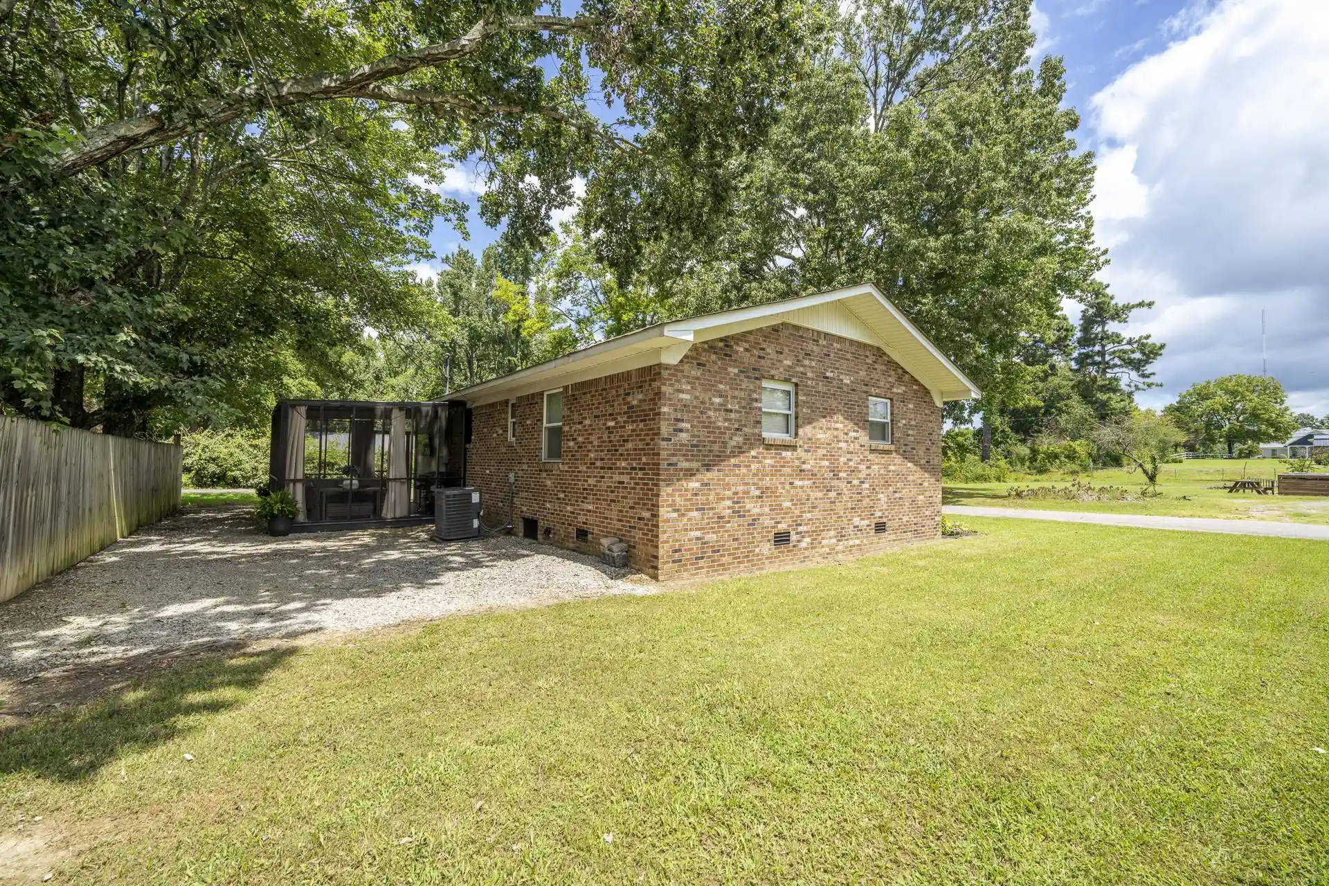 4th image of 110 Lake Cir, Savannah, TN 38372 | MLS# 10227670