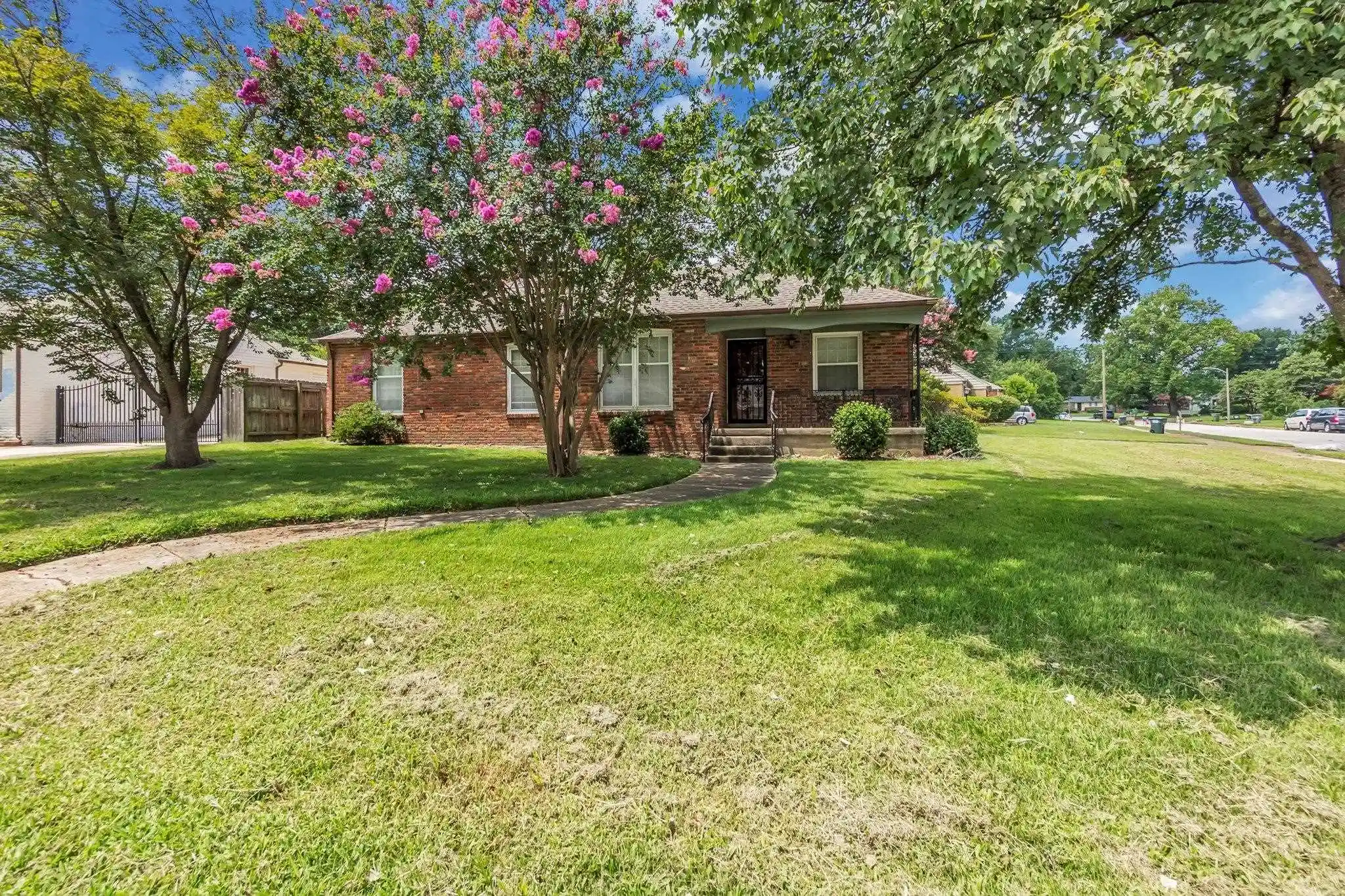 Photo 1 of Sale Pending at 203 N Yates Rd, Memphis, TN 38120 | MLS# 10227713 | Listing updated on 2026-09-08