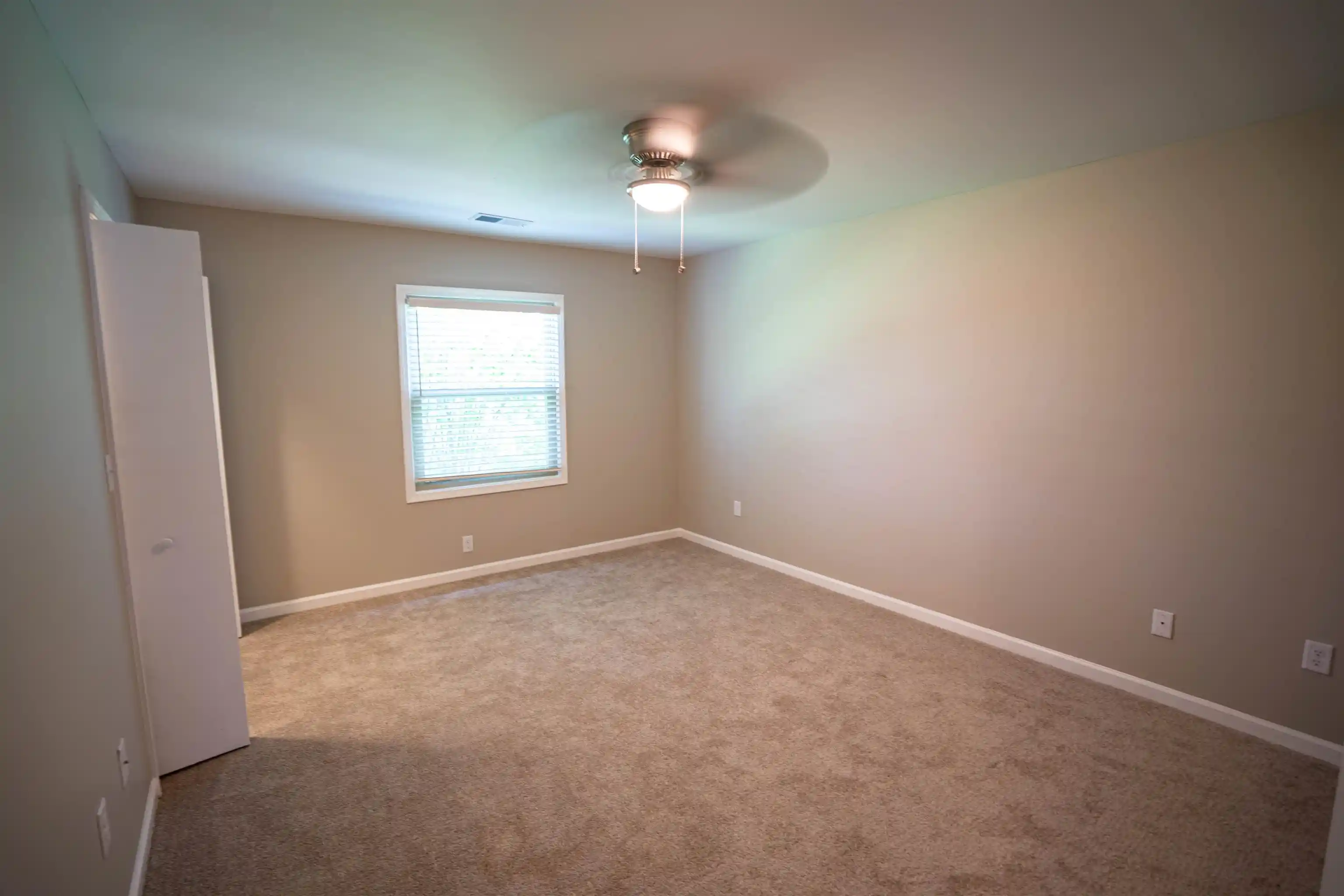 Photo 2 of Townhouse for sale at 5891 Park Ave #5891, Memphis, TN 38119 | MLS# 10227714 | Listing updated on 2026-08-05