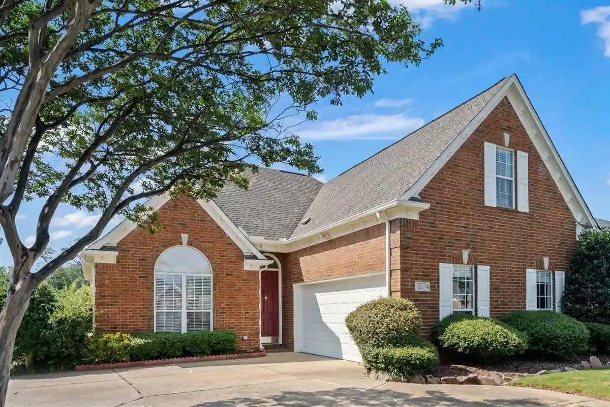 Photo 1 of Single family home for sale at 5524 Fountain Bay Dr, Memphis, TN 38120 | MLS# 10227785 | Listing updated on 2026-09-21