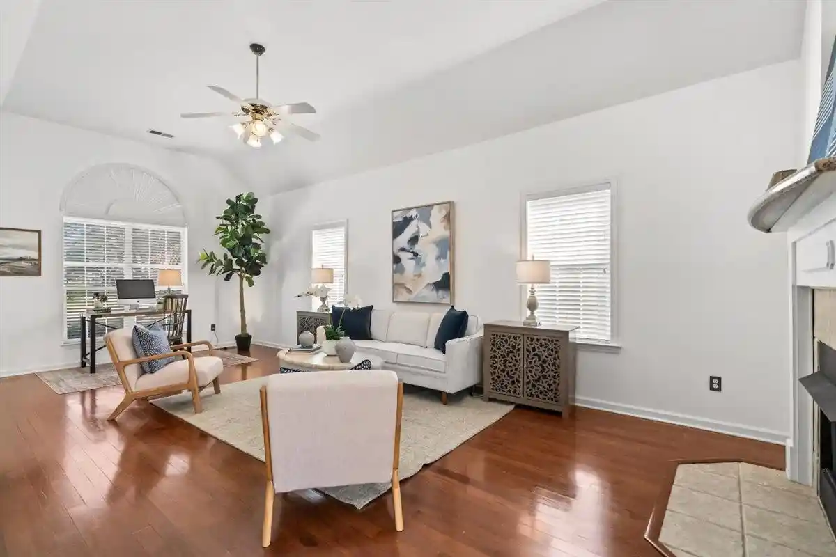 Photo 3 of Single family home for sale at 5524 Fountain Bay Dr, Memphis, TN 38120 | MLS# 10227785 | Listing updated on 2026-09-21