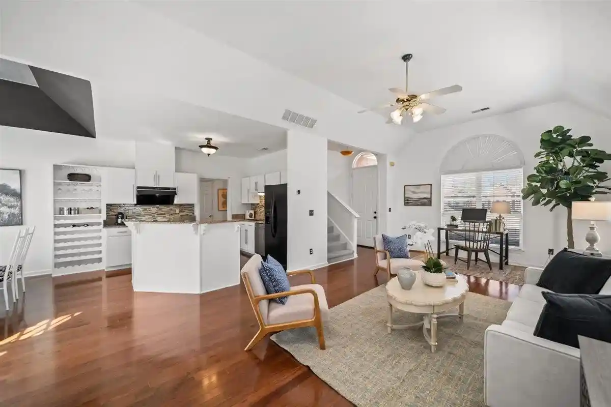 Photo 3 of Single family home for sale at 5524 Fountain Bay Dr, Memphis, TN 38120 | MLS# 10227785 | Listing updated on 2026-09-21
