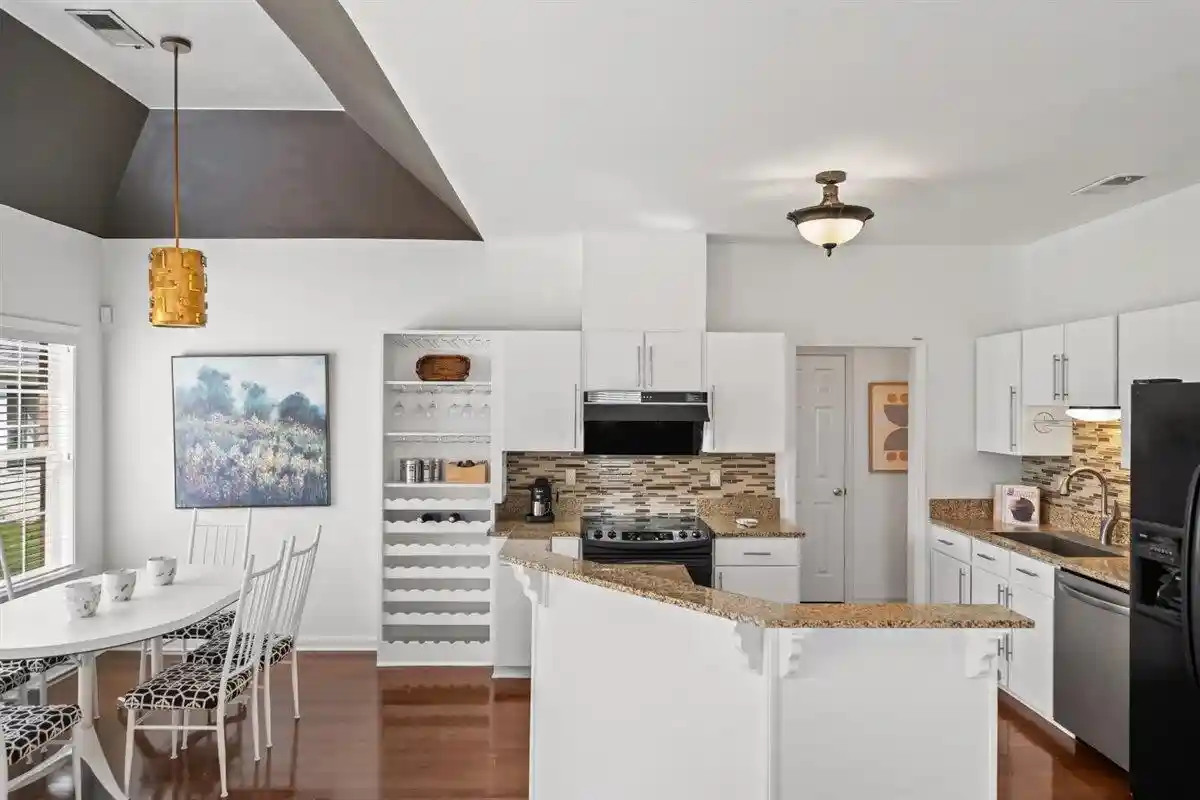Photo 4 of Single family home for sale at 5524 Fountain Bay Dr, Memphis, TN 38120 | MLS# 10227785 | Listing updated on 2026-09-21