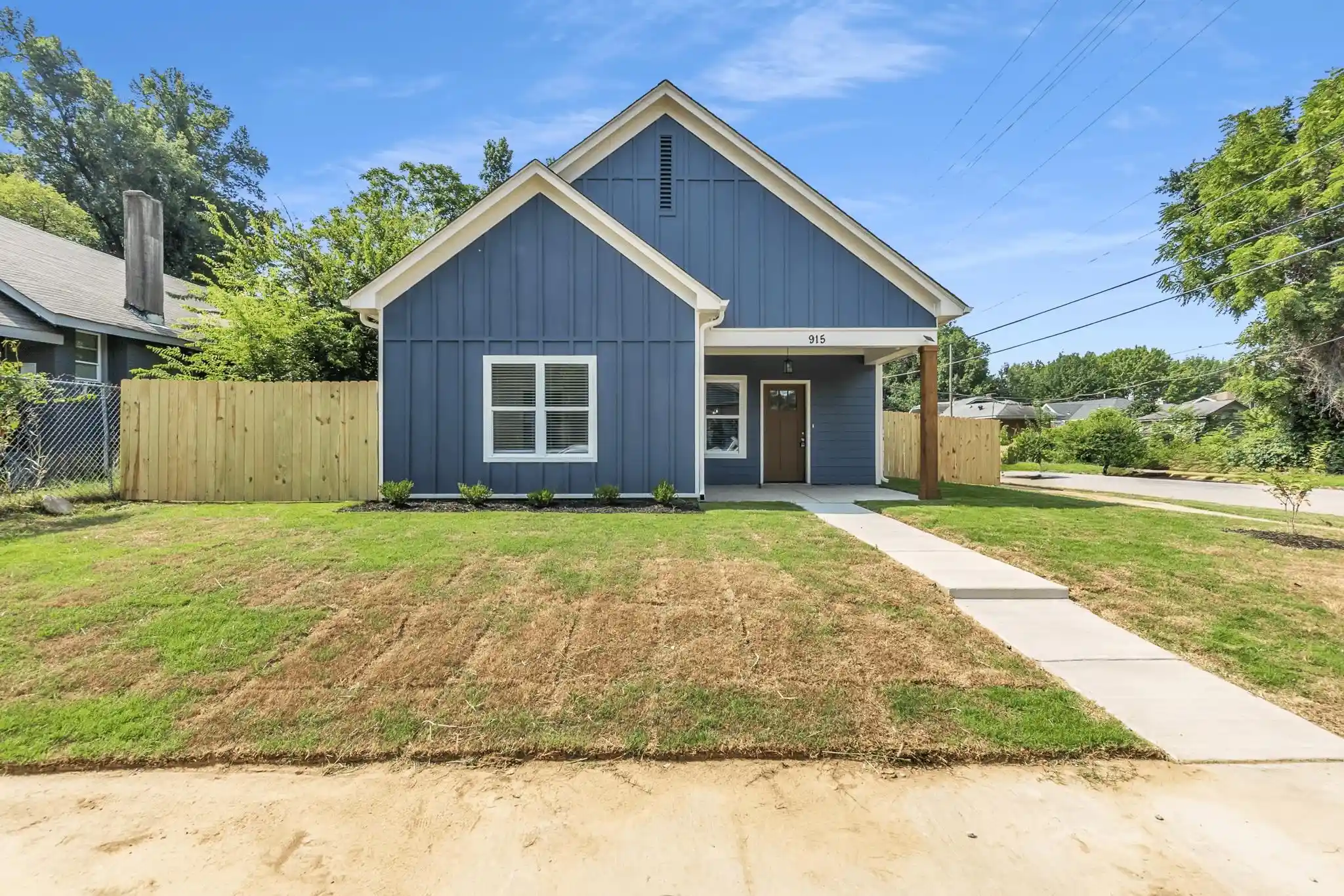 Photo 1 of Single family home for sale at 915 Faxon Ave, Memphis, TN 38105 | MLS# 10227788 | Listing updated on 2026-09-17