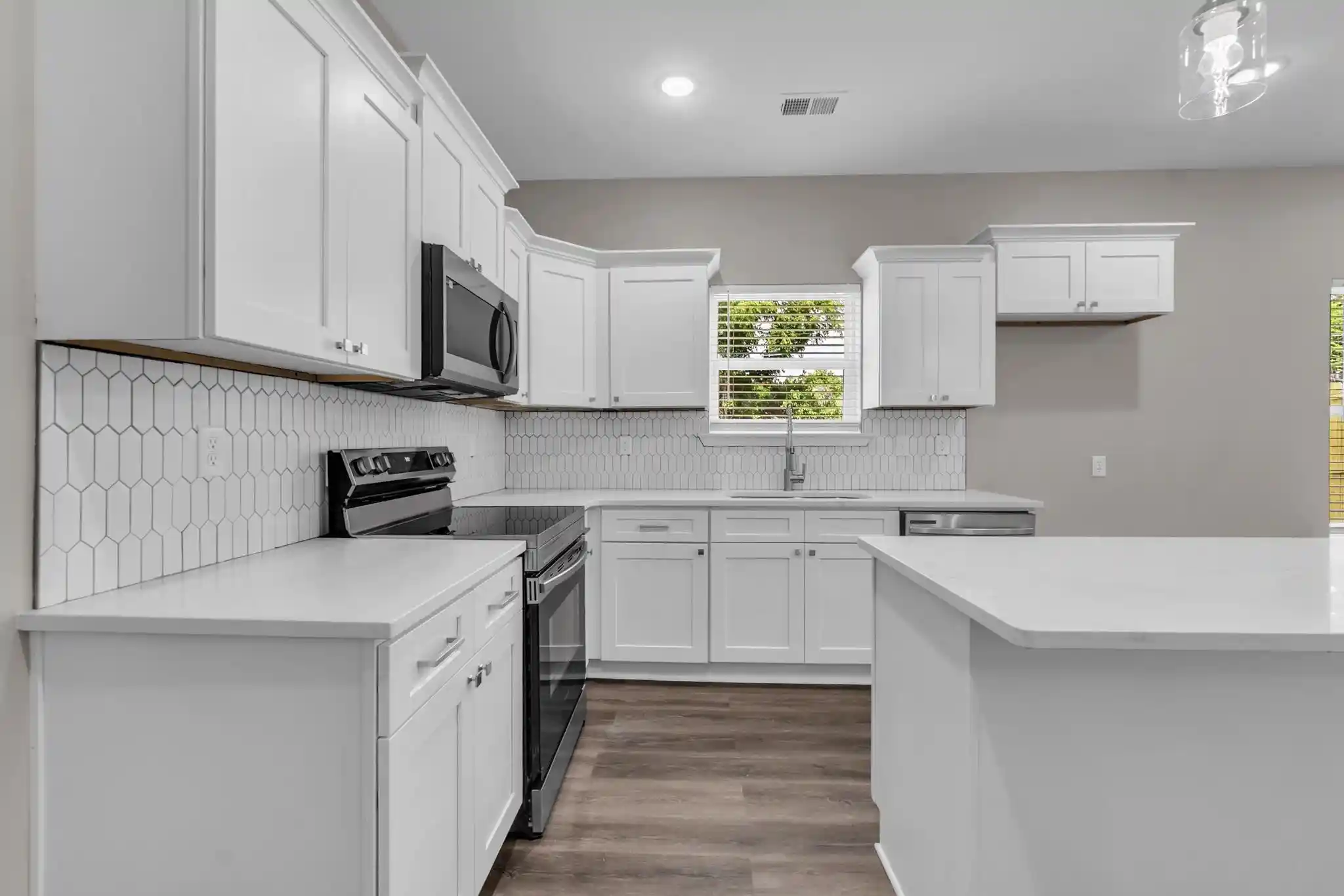 Photo 2 of Single family home for sale at 915 Faxon Ave, Memphis, TN 38105 | MLS# 10227788 | Listing updated on 2026-09-17