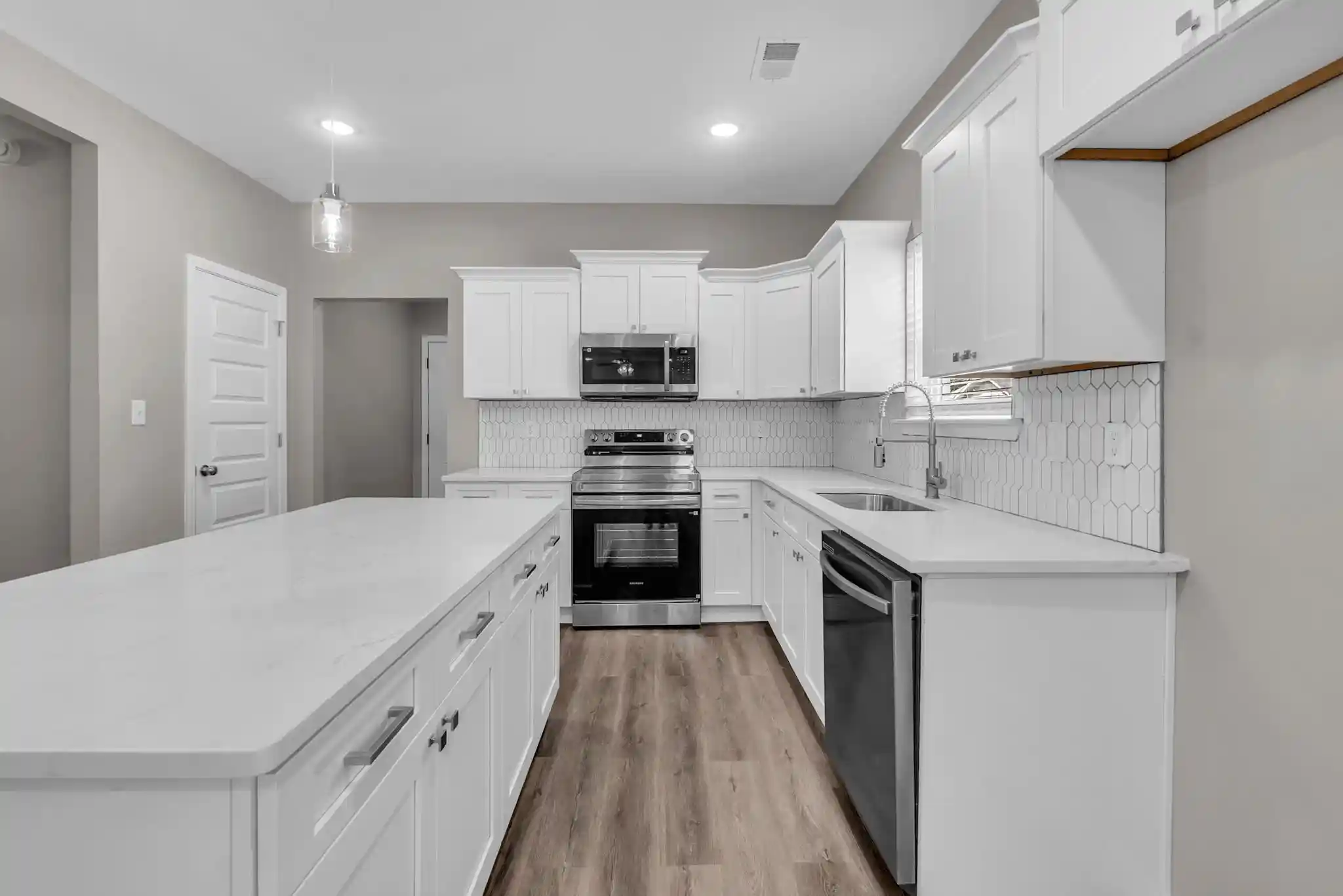 Photo 3 of Single family home for sale at 915 Faxon Ave, Memphis, TN 38105 | MLS# 10227788 | Listing updated on 2026-09-17