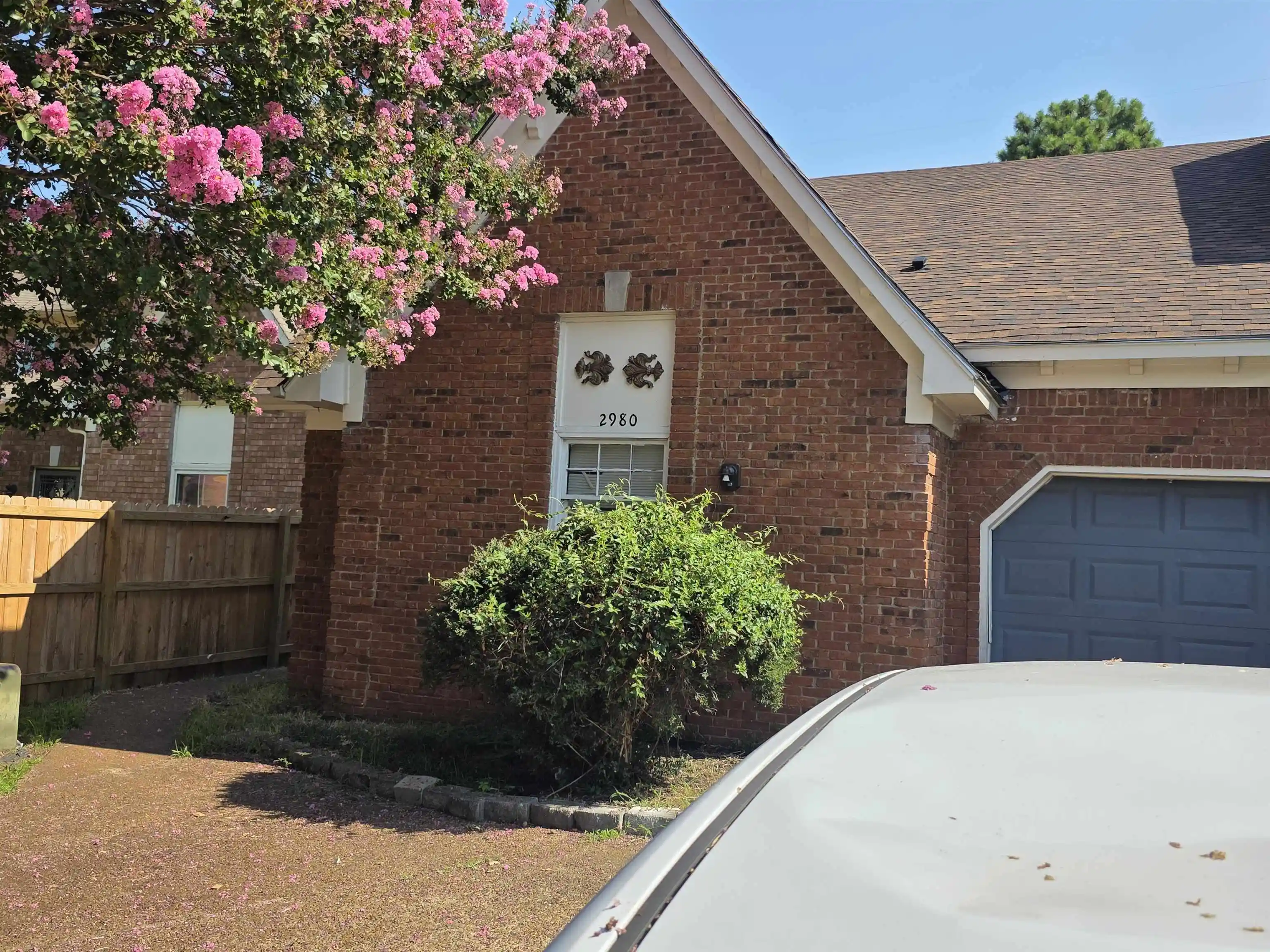 Photo 2 of Sale Pending at 2980 Huntington Trl Dr, Memphis, TN 38115 | MLS# 10227794 | Listing updated on 2026-08-12