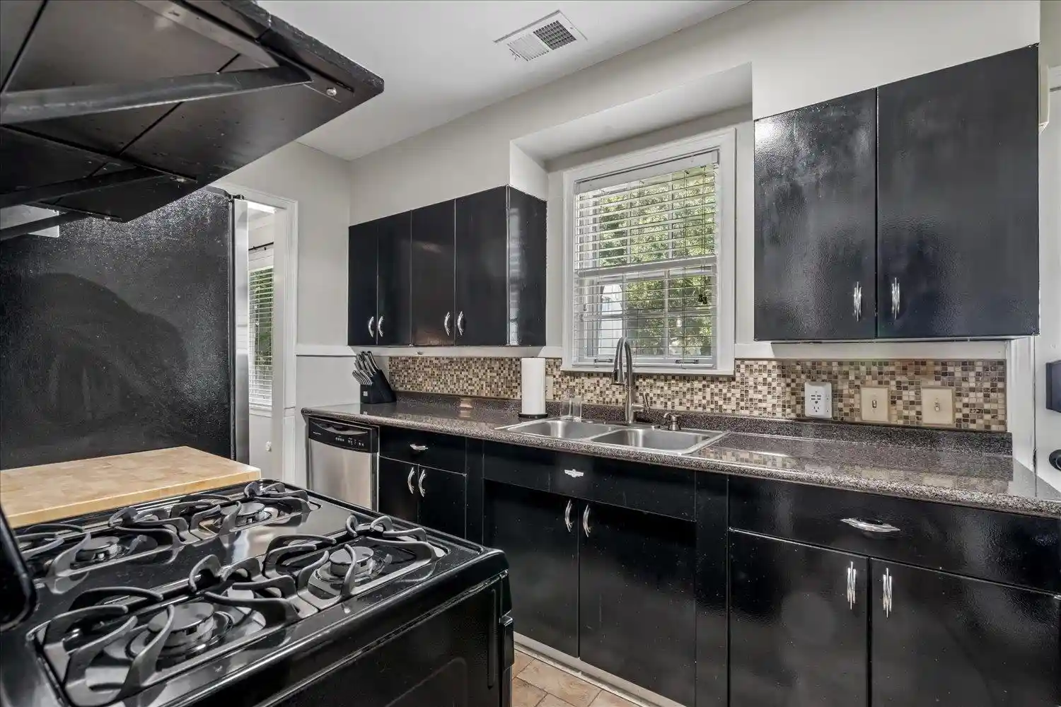 3rd image of 1157 Colonial Rd, Memphis, TN 38117 | MLS# 10227801