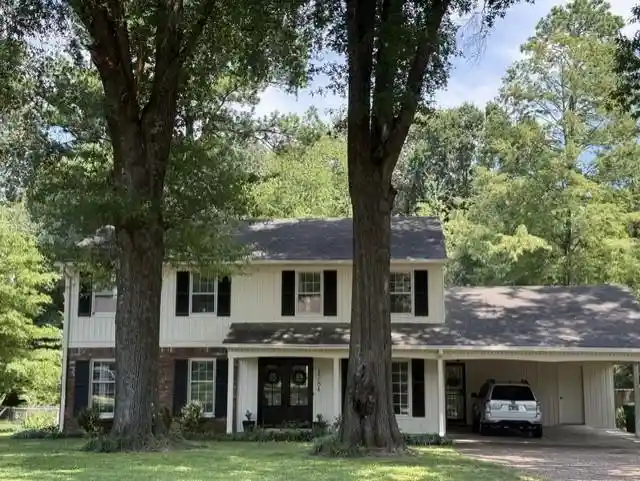 Photo 1 of Sale Pending at 1784 Oak Hl Rd, Germantown, TN 38138 | MLS# 10227825 | Listing updated on 2026-08-20