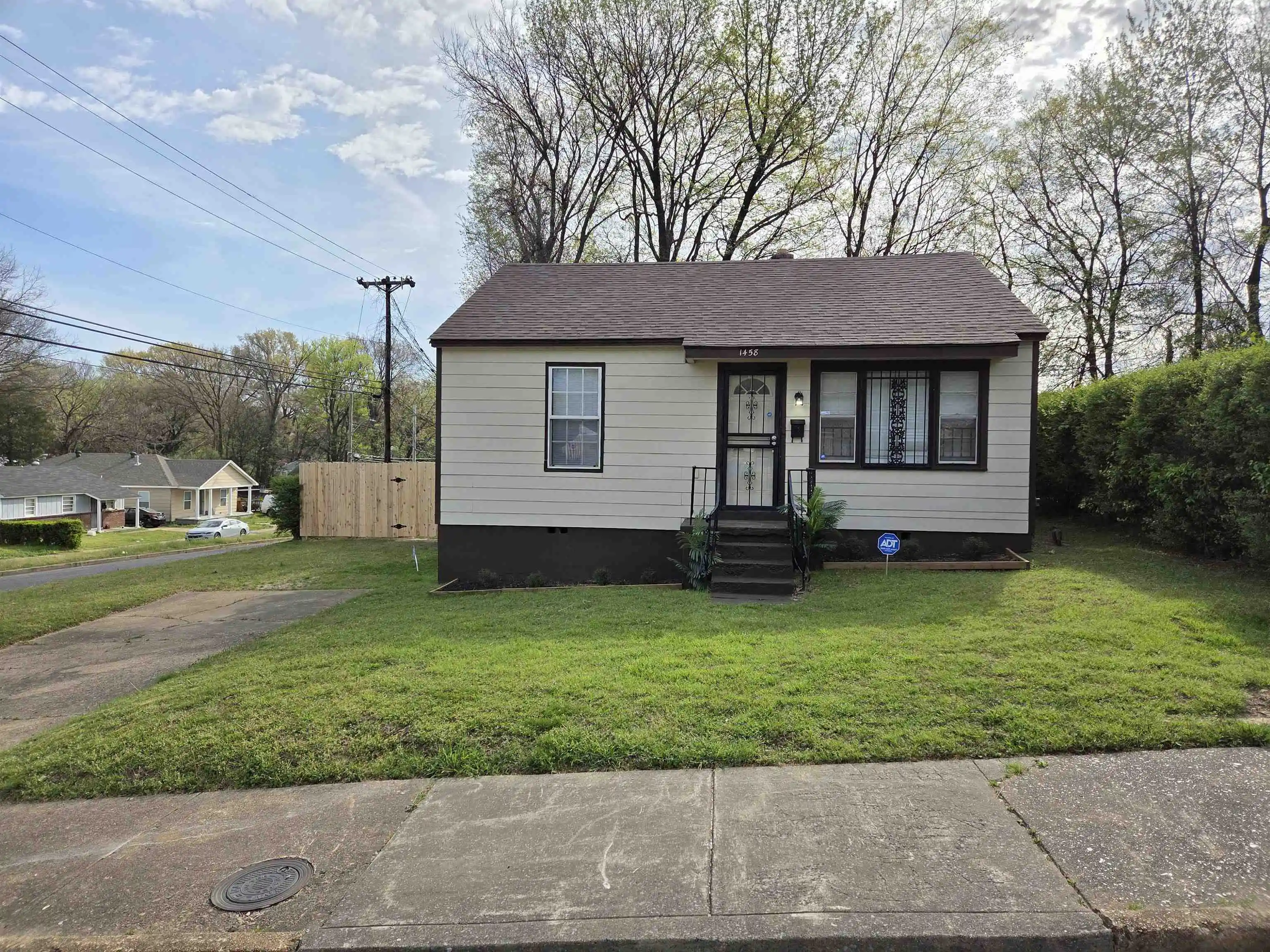 Photo 1 of Single family home for sale at 1458 Stevenson St, Memphis, TN 38106 | MLS# 10227855 | Listing updated on 2026-08-25