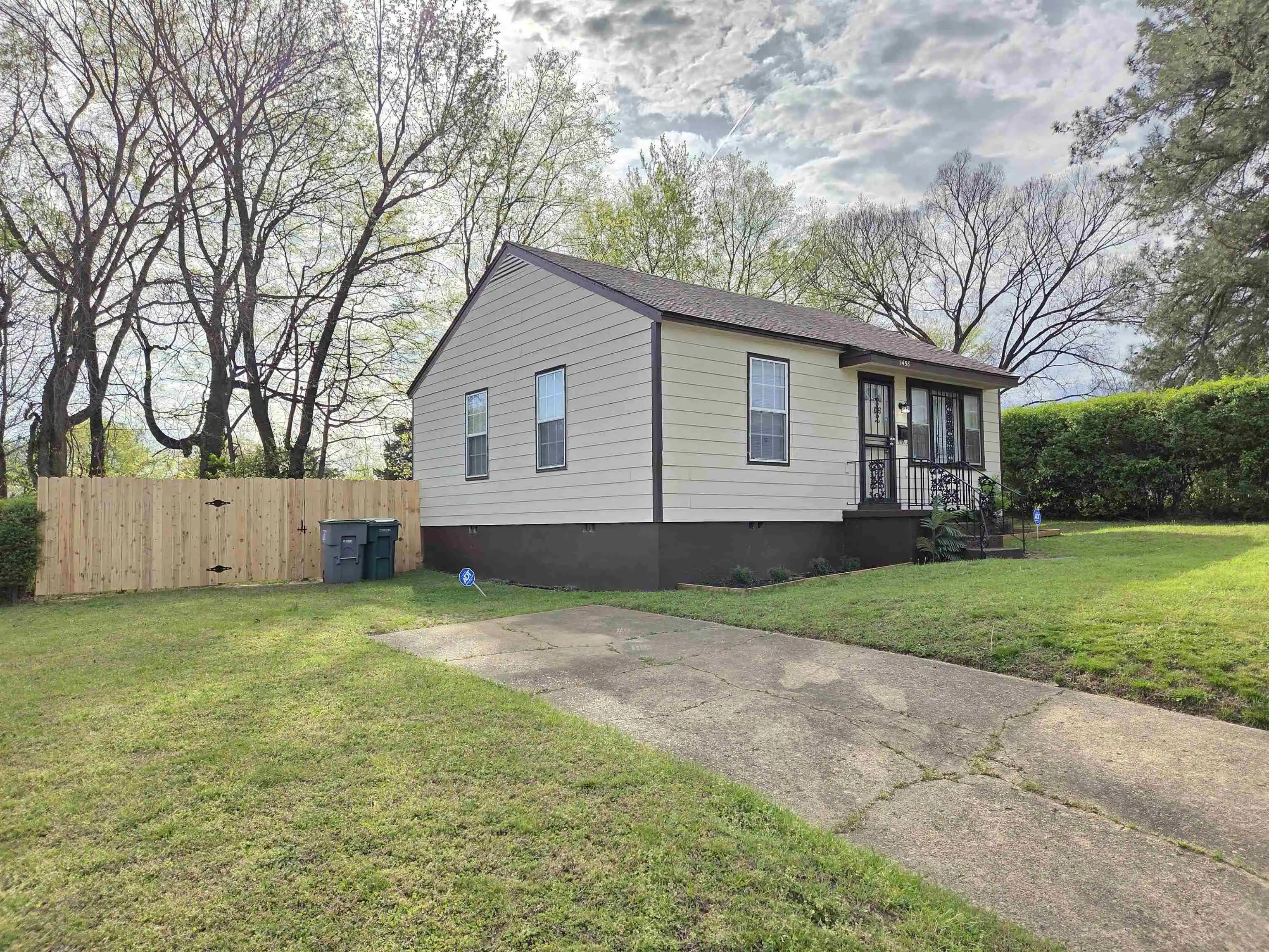 Photo 3 of Single family home for sale at 1458 Stevenson St, Memphis, TN 38106 | MLS# 10227855 | Listing updated on 2026-08-25
