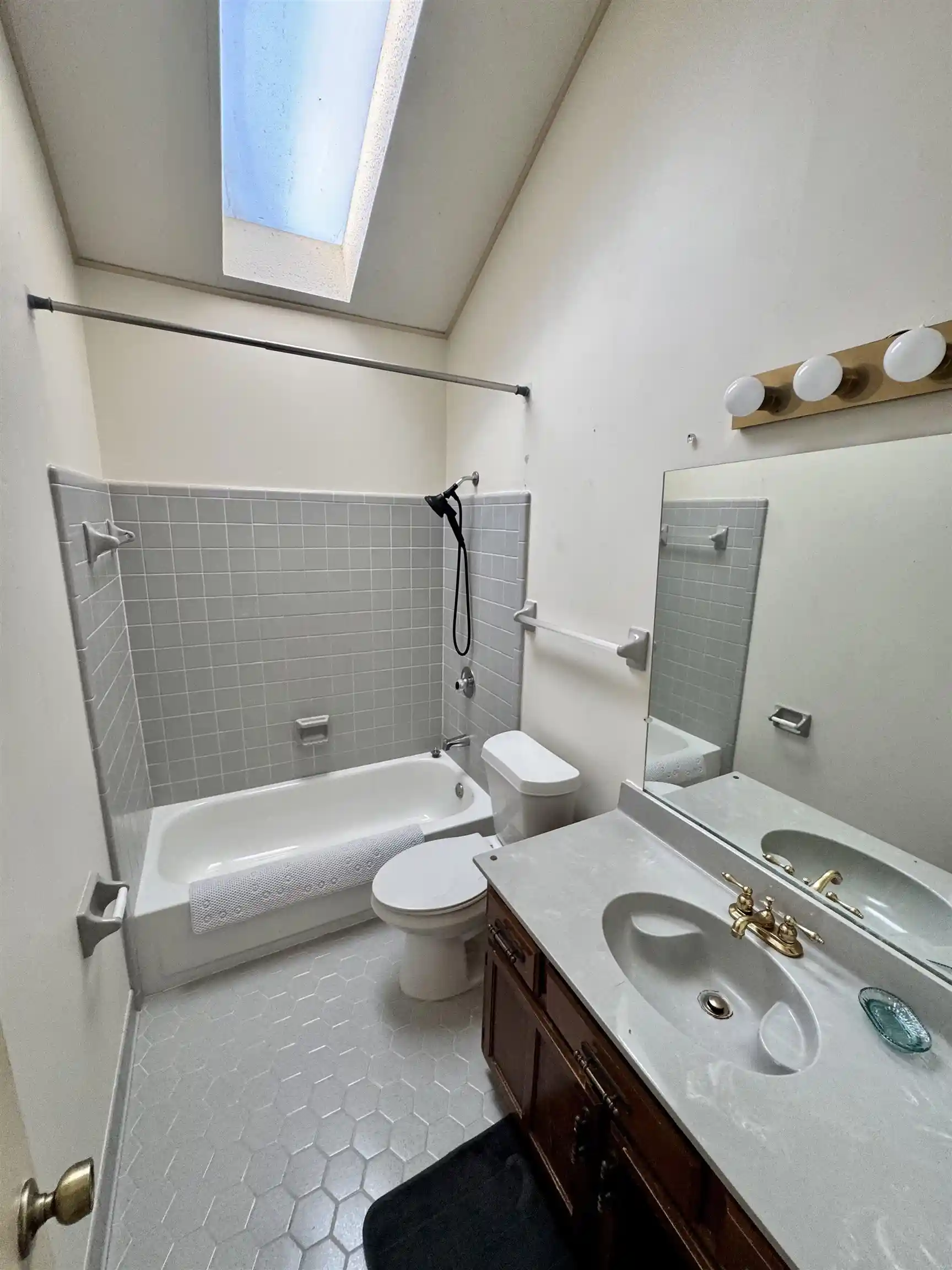 5th image of 5823 Grassy Valley Dr, Memphis, TN 38141 | MLS# 10227887