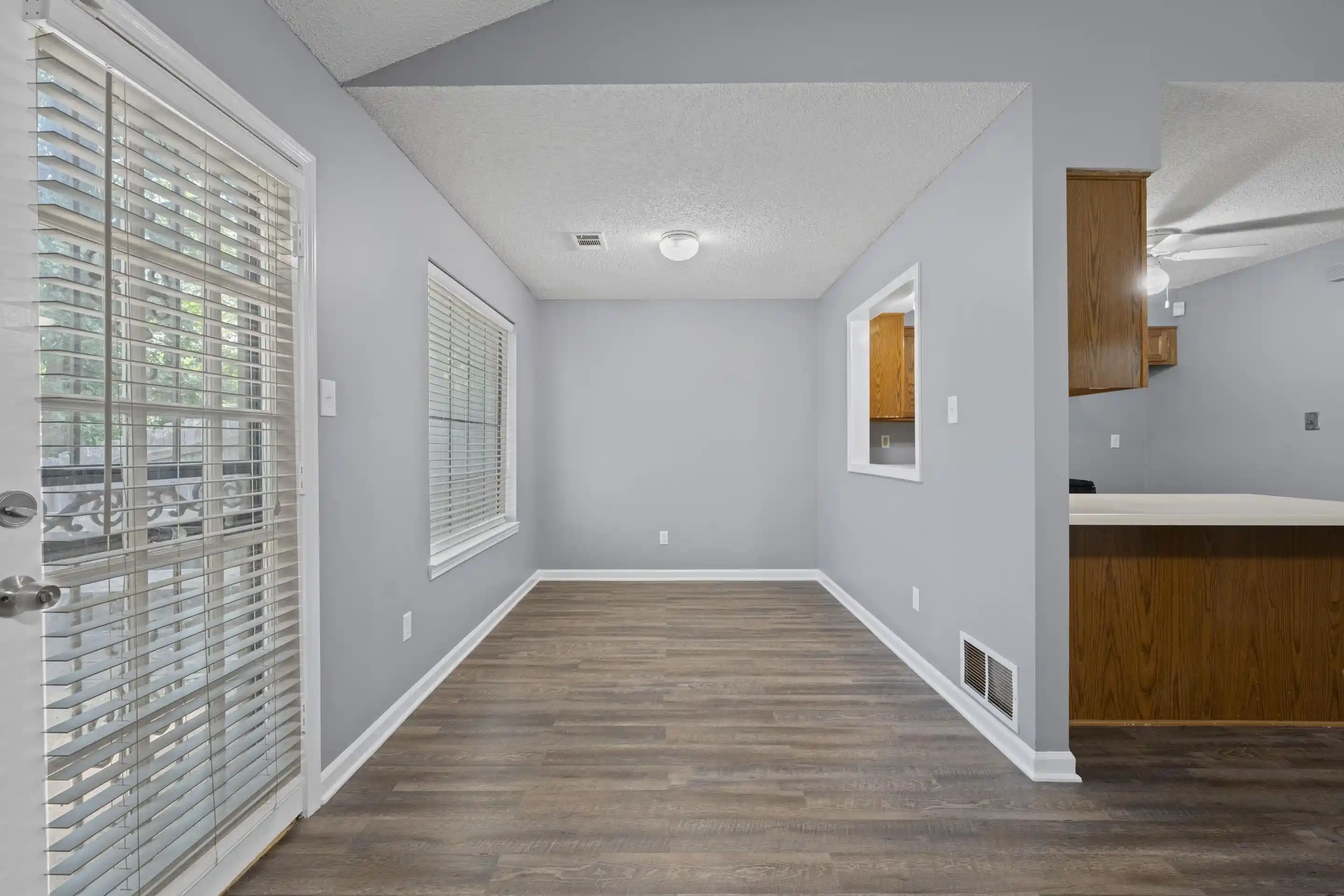 Photo 3 of Sale Pending at 2252 Mangum Rd, Memphis, TN 38134 | MLS# 10227889 | Listing updated on 2026-09-11